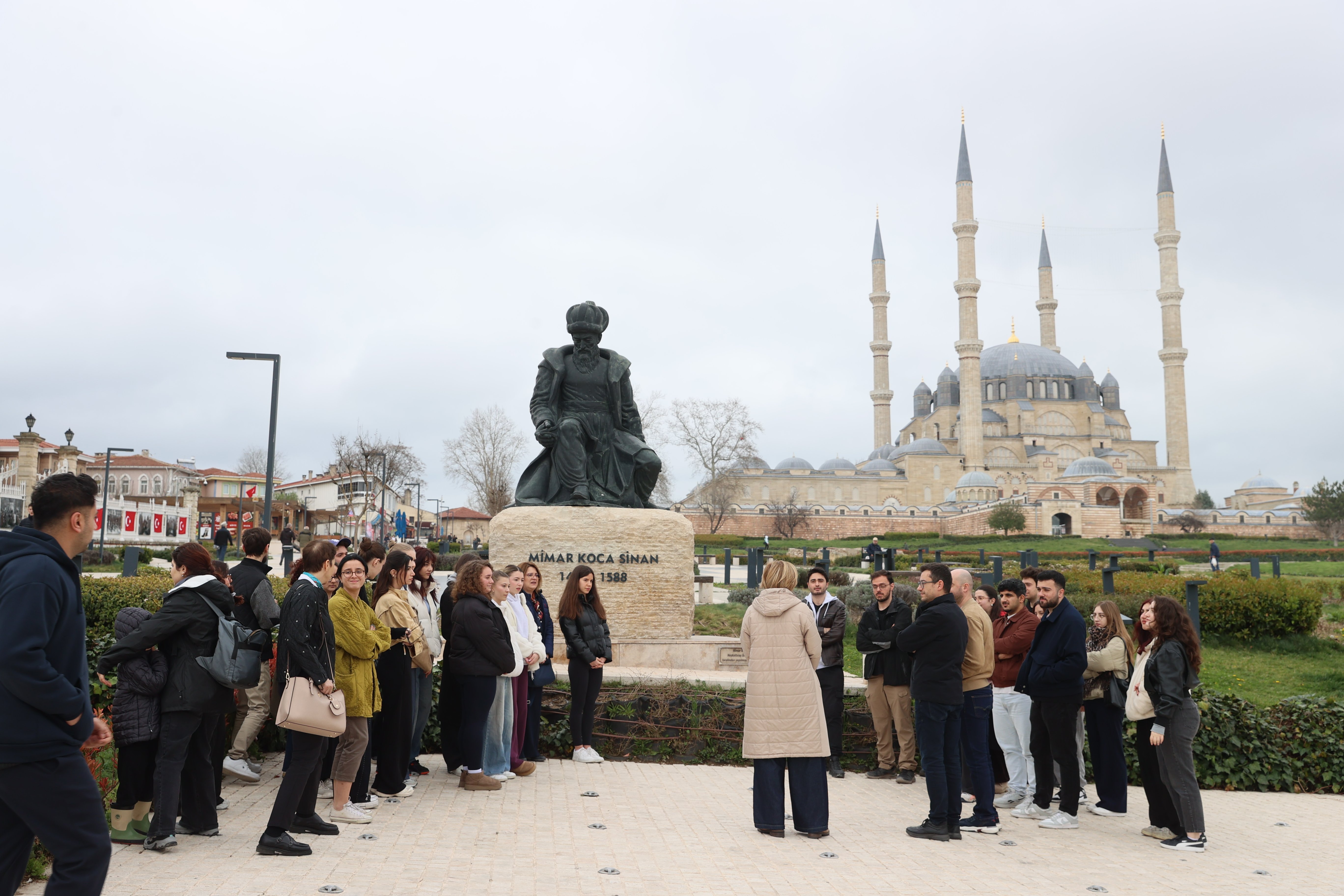 Edirne'de mimarlık öğrencileri restorasyonu tamamlanan Selimiye Camisi'ni gezdi