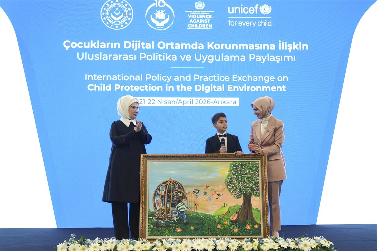 Emine Erdoğan'dan çocukların dijital ortamda korunmasına yönelik toplantıya ilişkin paylaşım: