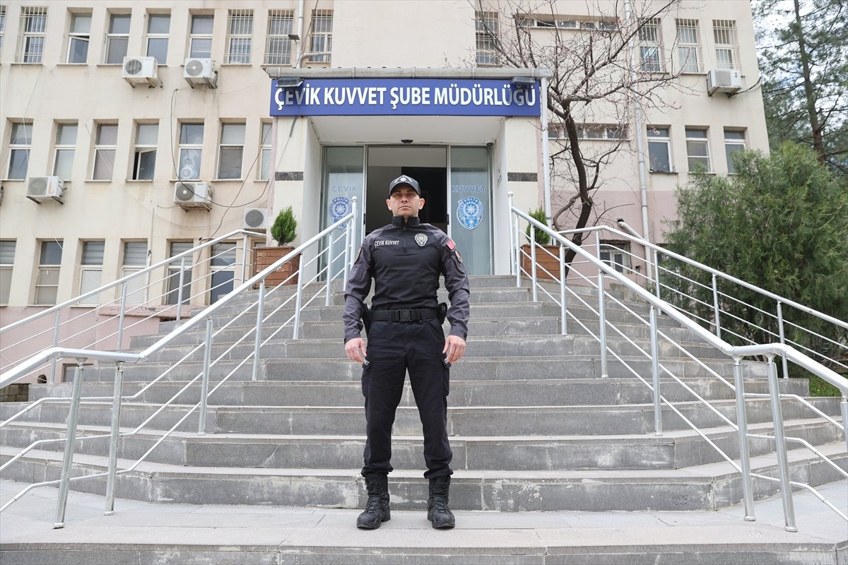 Emniyetin çevik atleti milli formayla madalyalar kazanıyor