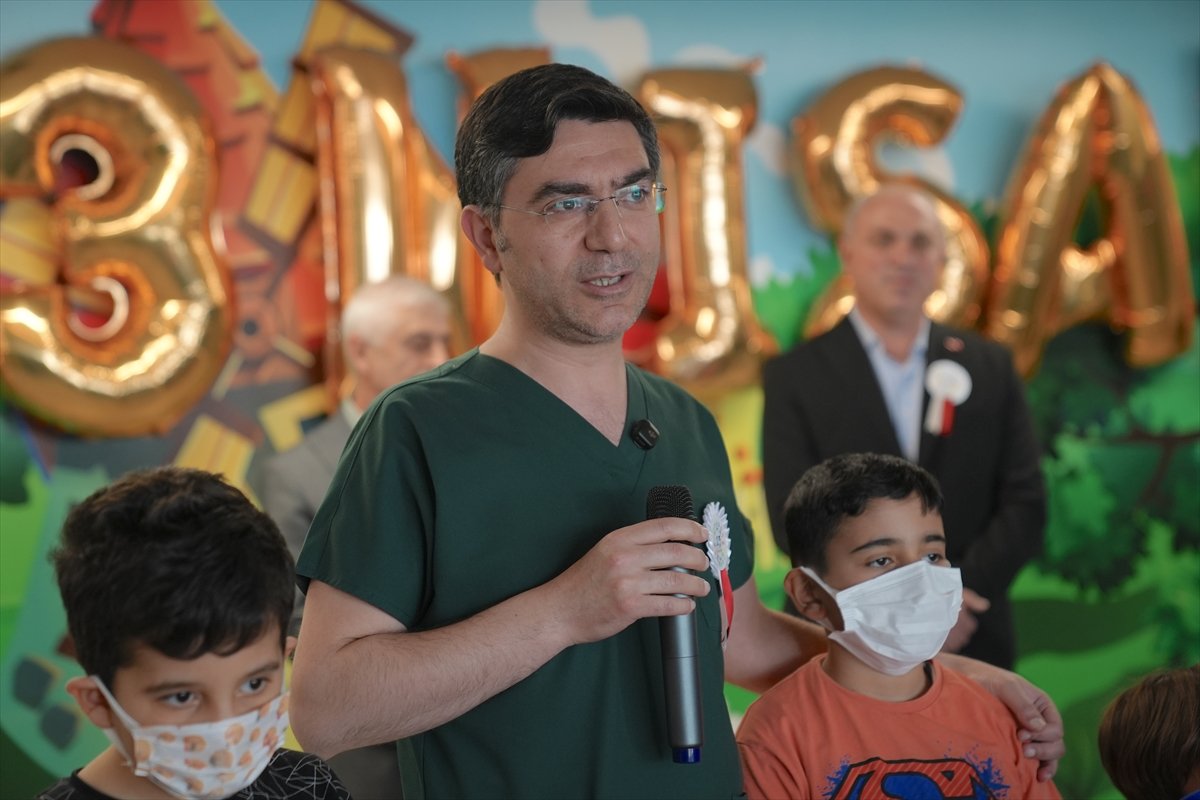 Erzurum Şehir Hastanesi'nde tedavi gören çocuklara '23 Nisan' eğlencesi yapıldı