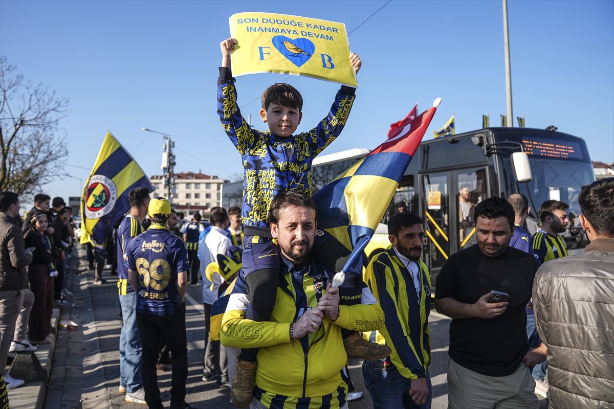 Fenerbahçe, Beşiktaş derbisi için Chobani Stadı'na hareket etti