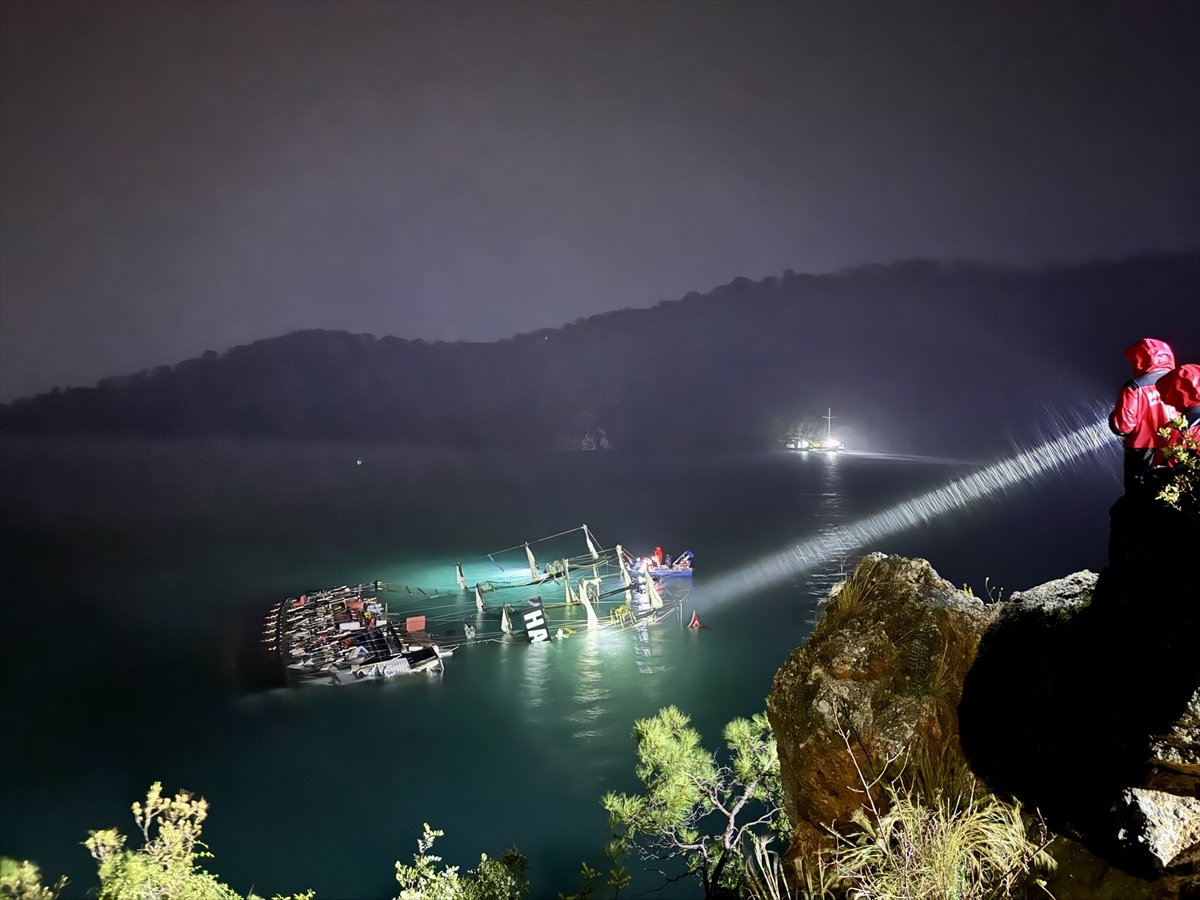 Fethiye'de batan teknedeki 6 kişi kurtarıldı, 1 kişi aranıyor