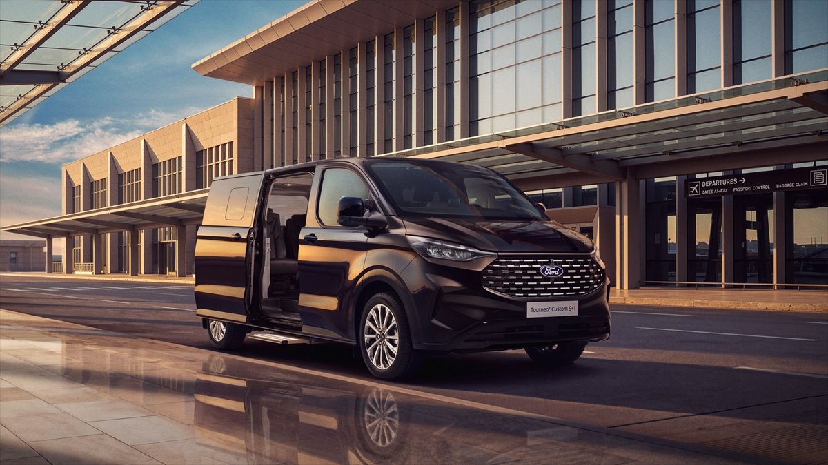Ford Tourneo Custom'ın yeni 9+1 seçeneği müşterilerle buluşacak