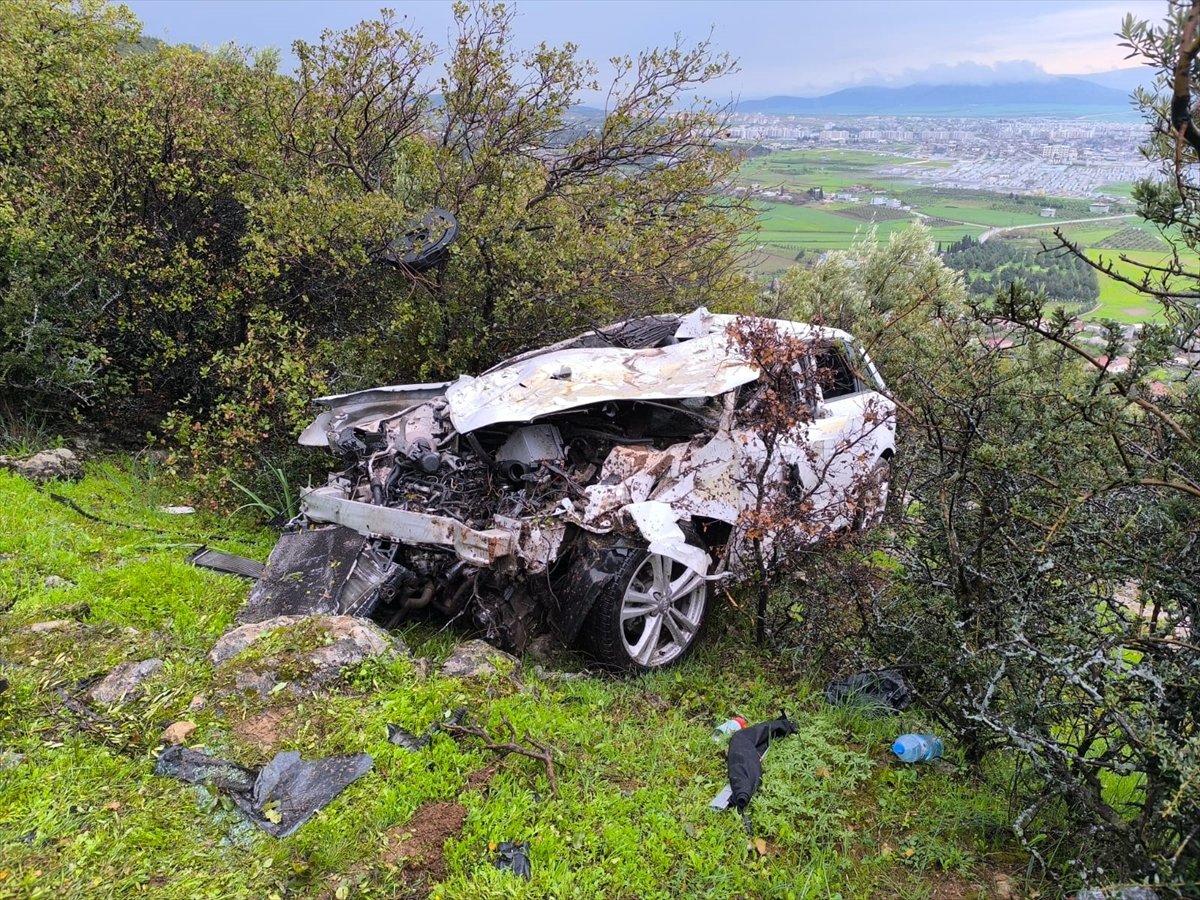 Gaziantep'te devrilen otomobilin sürücüsü öldü
