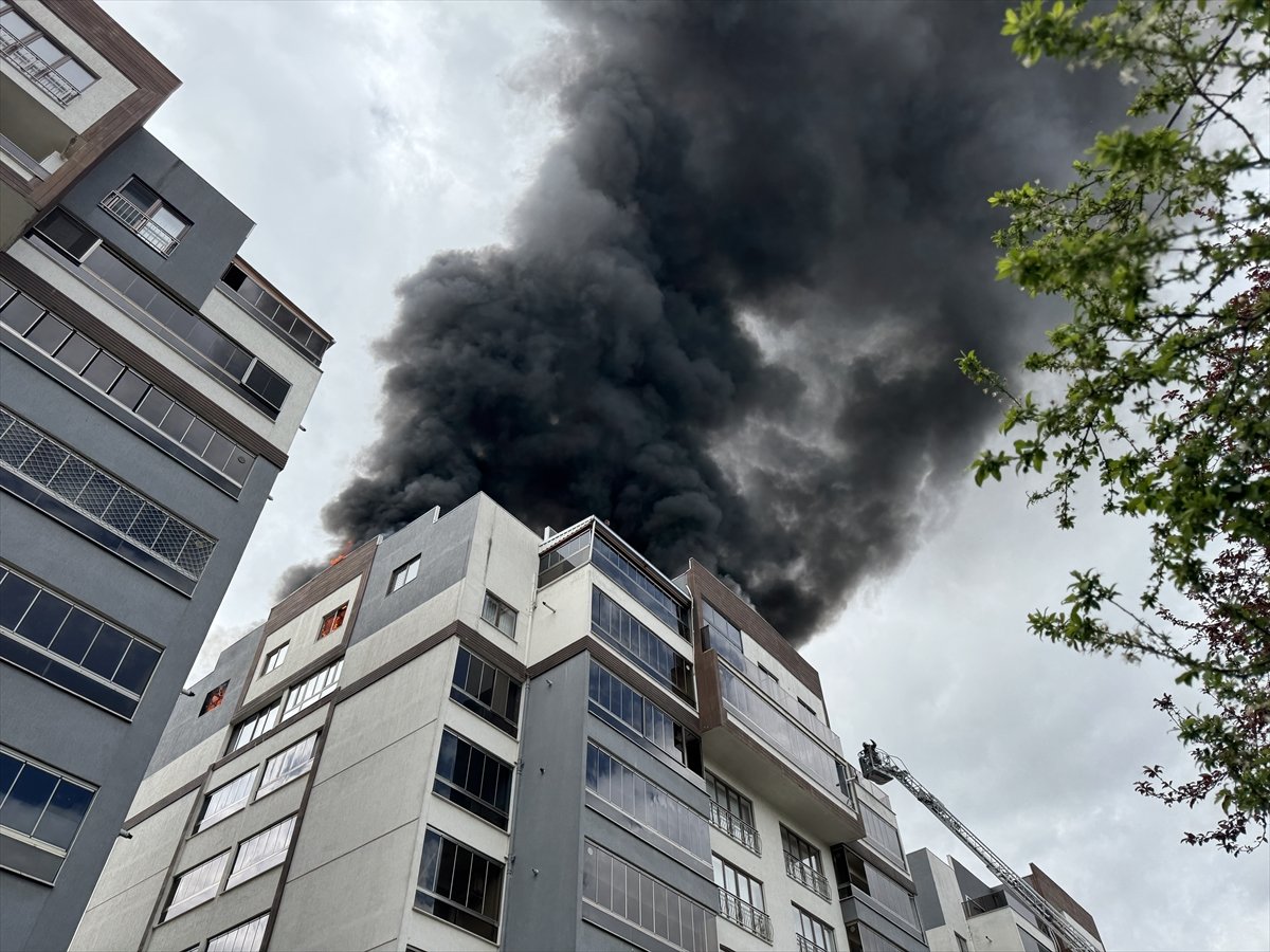 GÜNCELLEME - Bursa'da bir apartmanda çıkan yangın söndürüldü