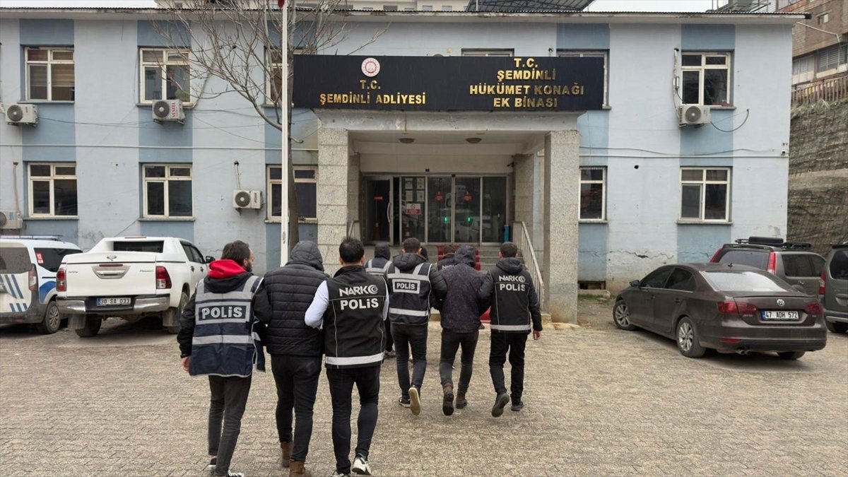 Hakkari'de firari hükümlü ile çeşitli suçlardan aranan 11 zanlı yakalandı