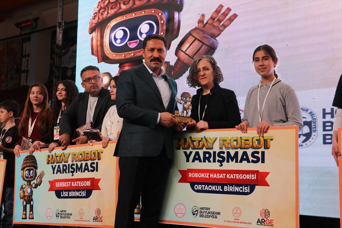 Hatay'da '2. Hatay Robot Yarışması'nda dereceye giren öğrenciler ödüllendirildi
