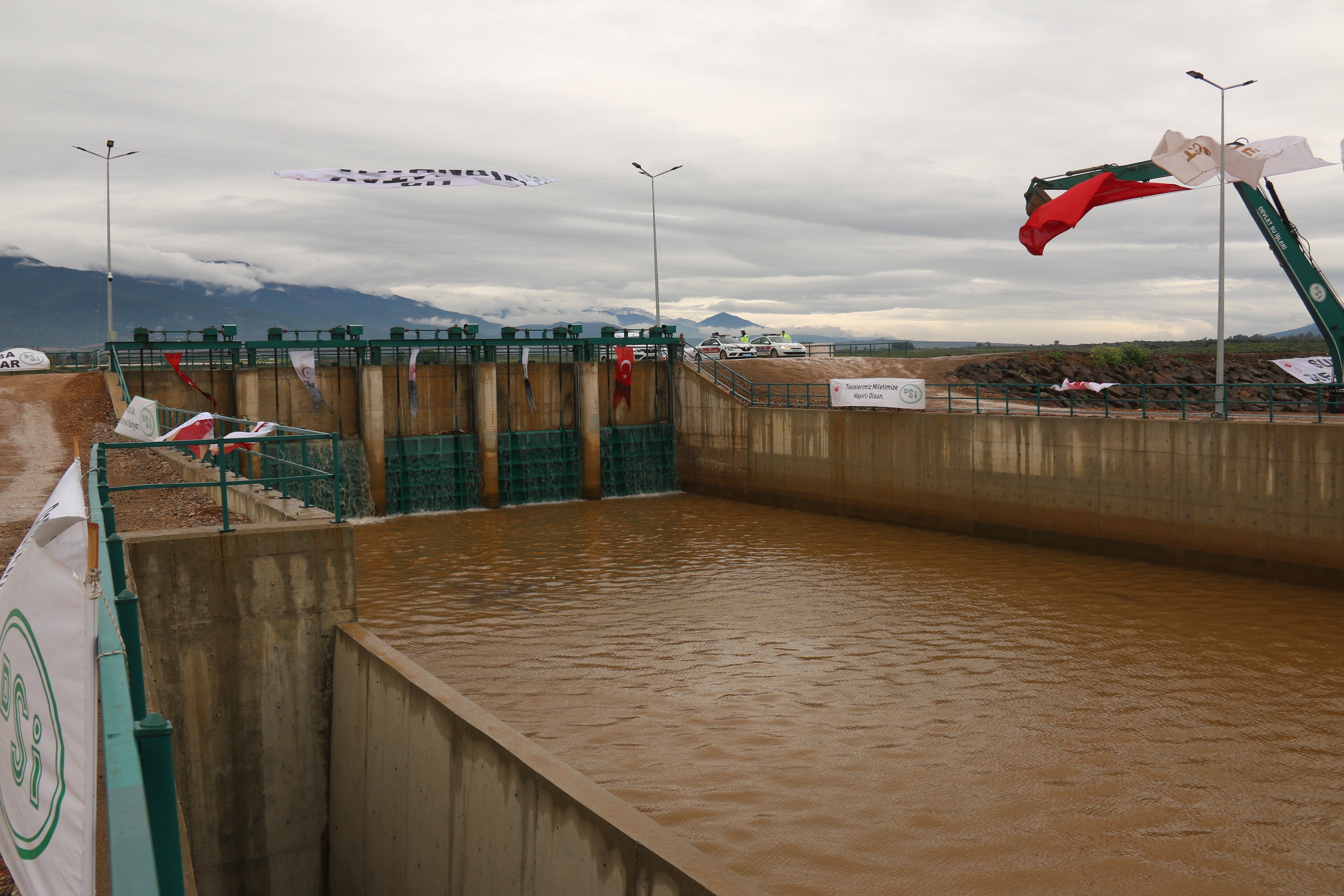 Hatay'da Karasu Regülatörü ve Derivasyon Kanalı hizmete alındı