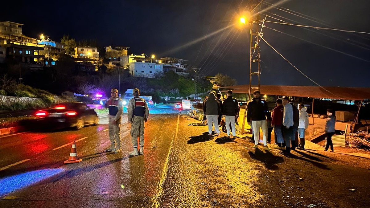 Hatay'da SUV tipi araç ile otomobilin çarpıştığı kazada 1 kişi yaralandı