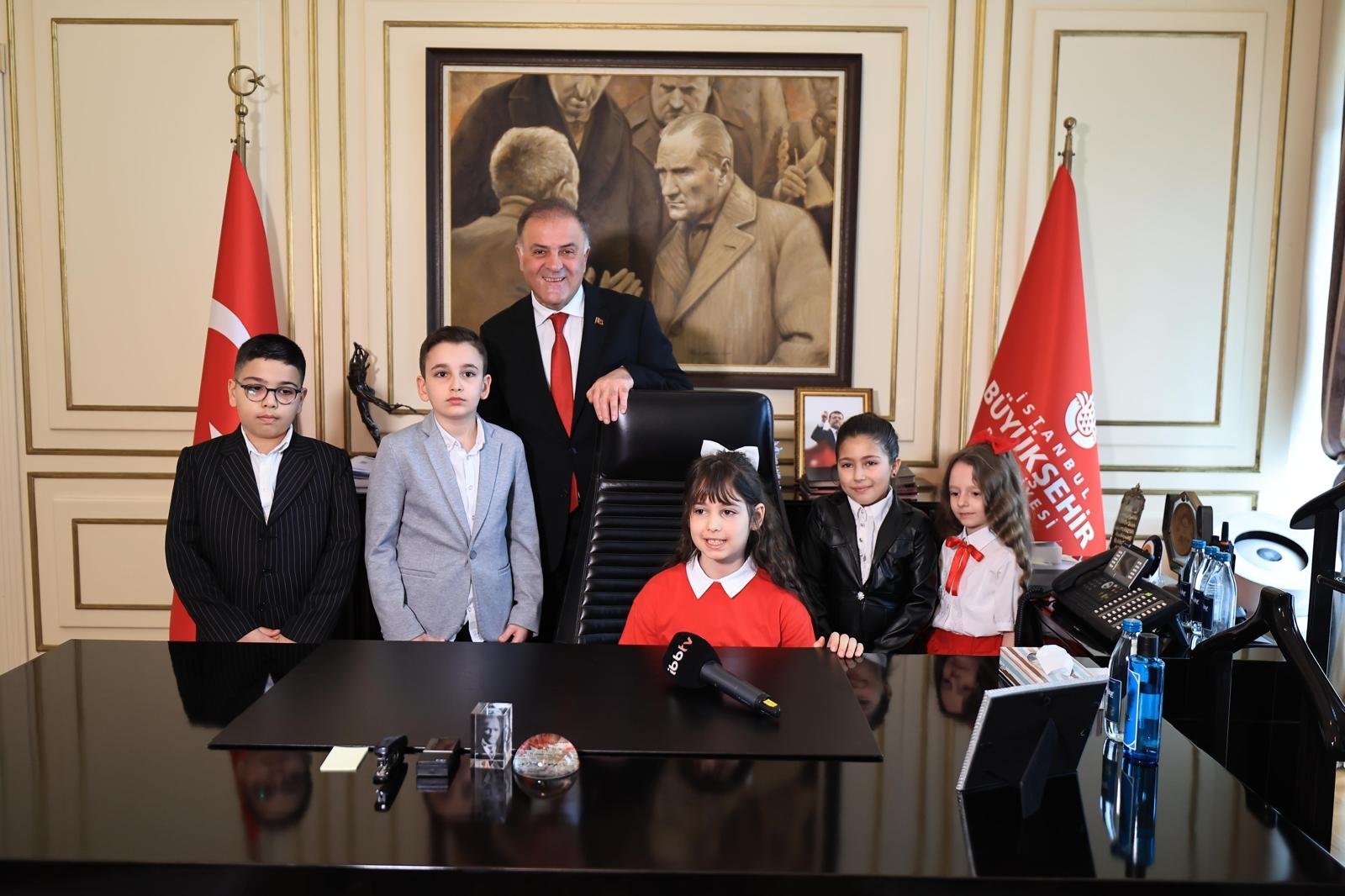 İBB Başkan Vekili Aslan koltuğunu ilkokul öğrencisine devretti