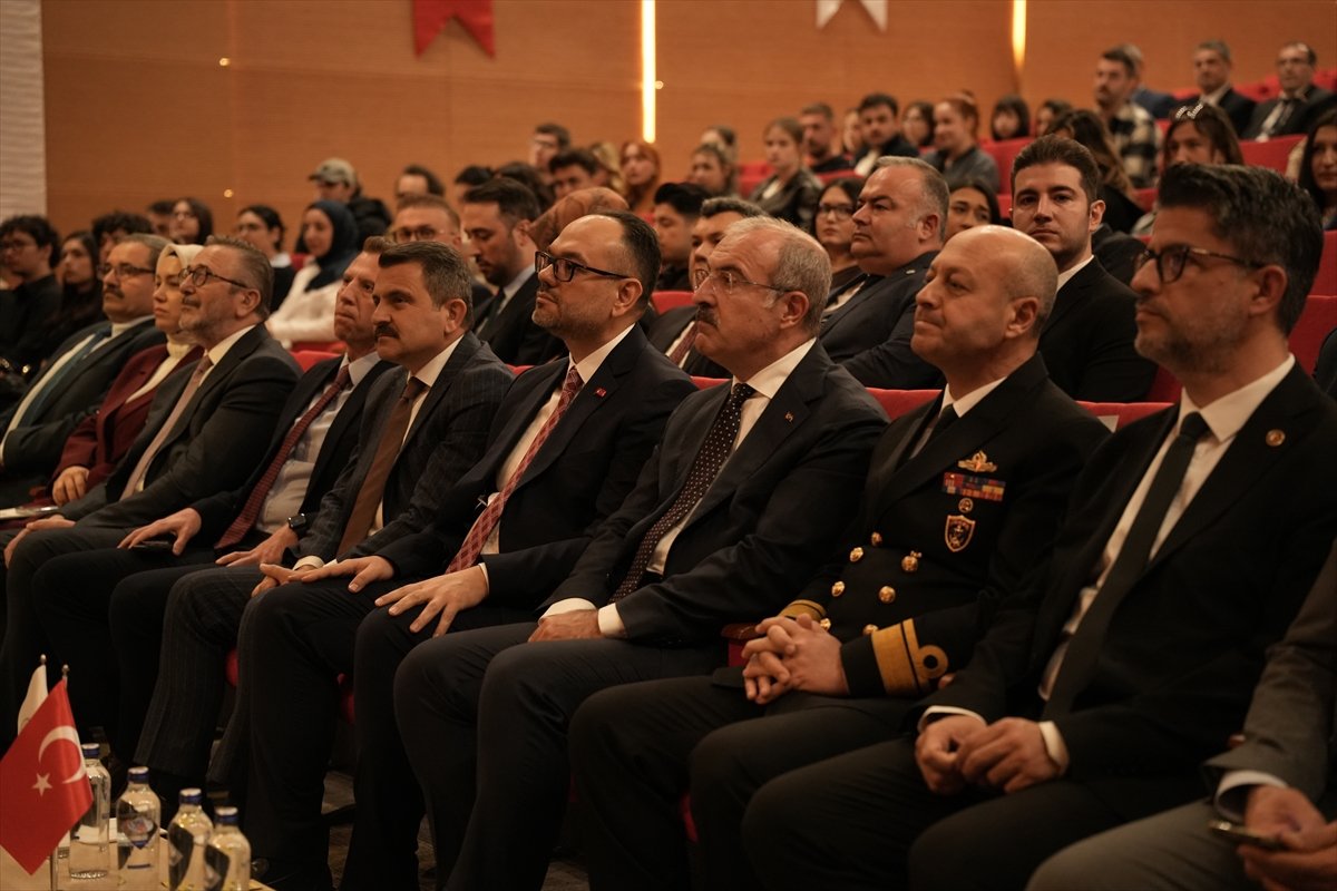 İletişim Başkanlığı'nın 'Şu Boğaz Harbi: Tarihi Belgelerle Çanakkale Destanı' kitabı tanıtıldı