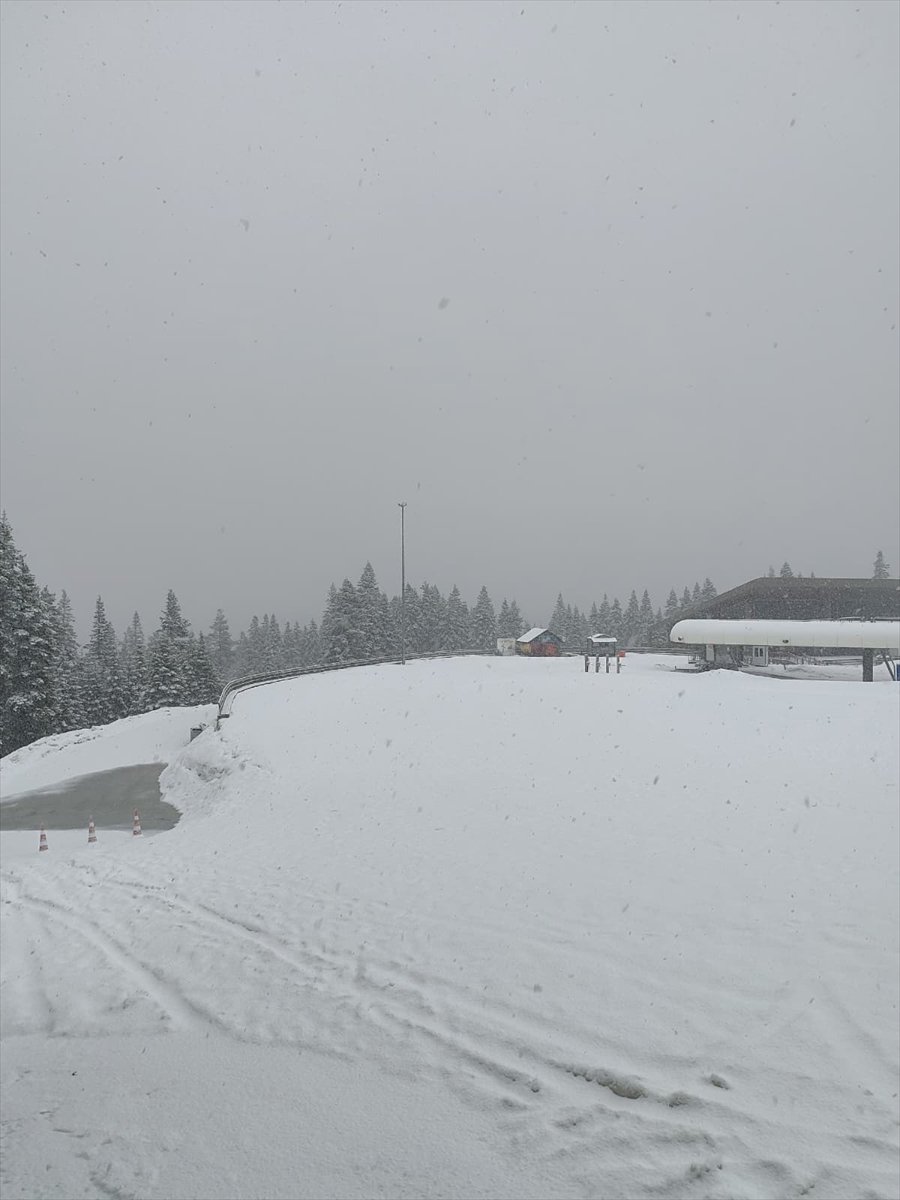 Ilgaz Dağı'nda kar yağışı etkili oluyor