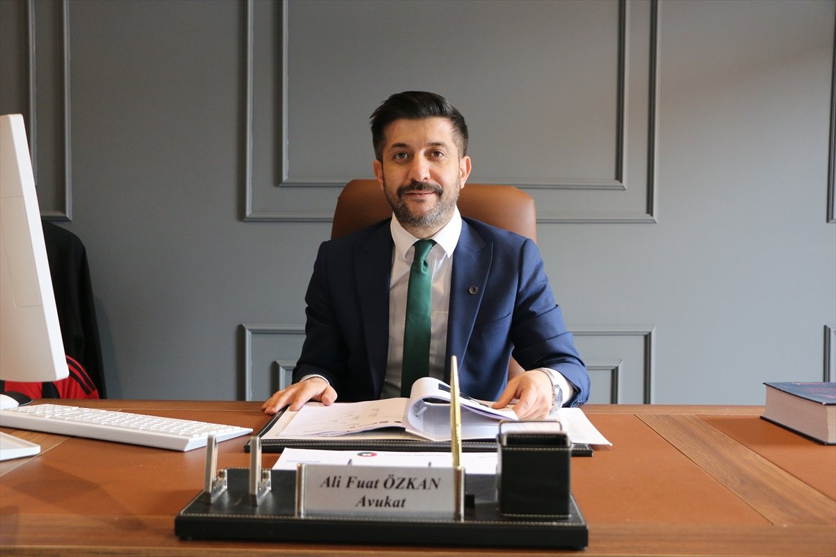 İnfaz koruma memuruyken hukuka duyduğu ilgiyle avukat oldu