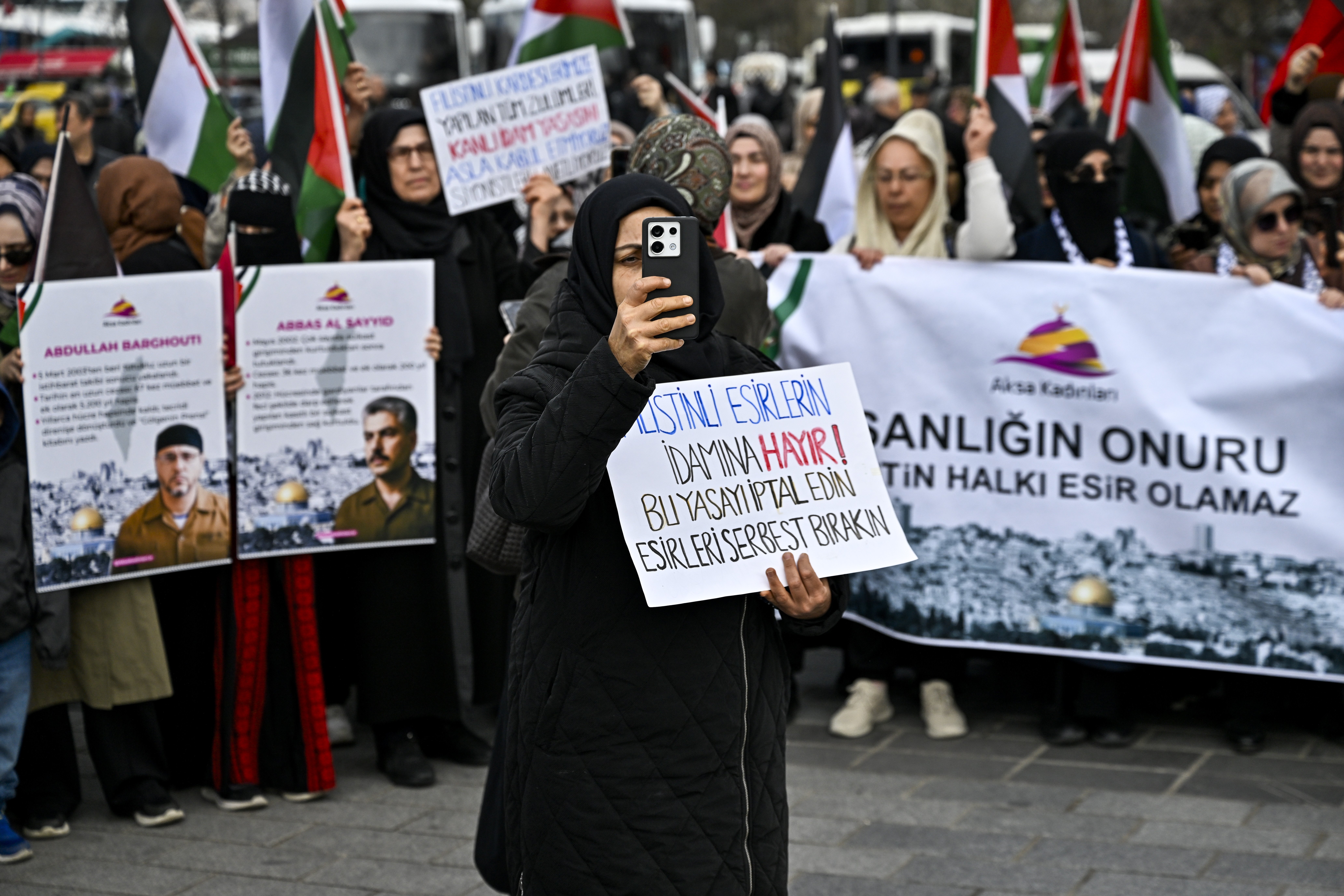 İsrail'in Filistinli esirleri hedef alan 'idam yasası' İstanbul'da protesto edildi