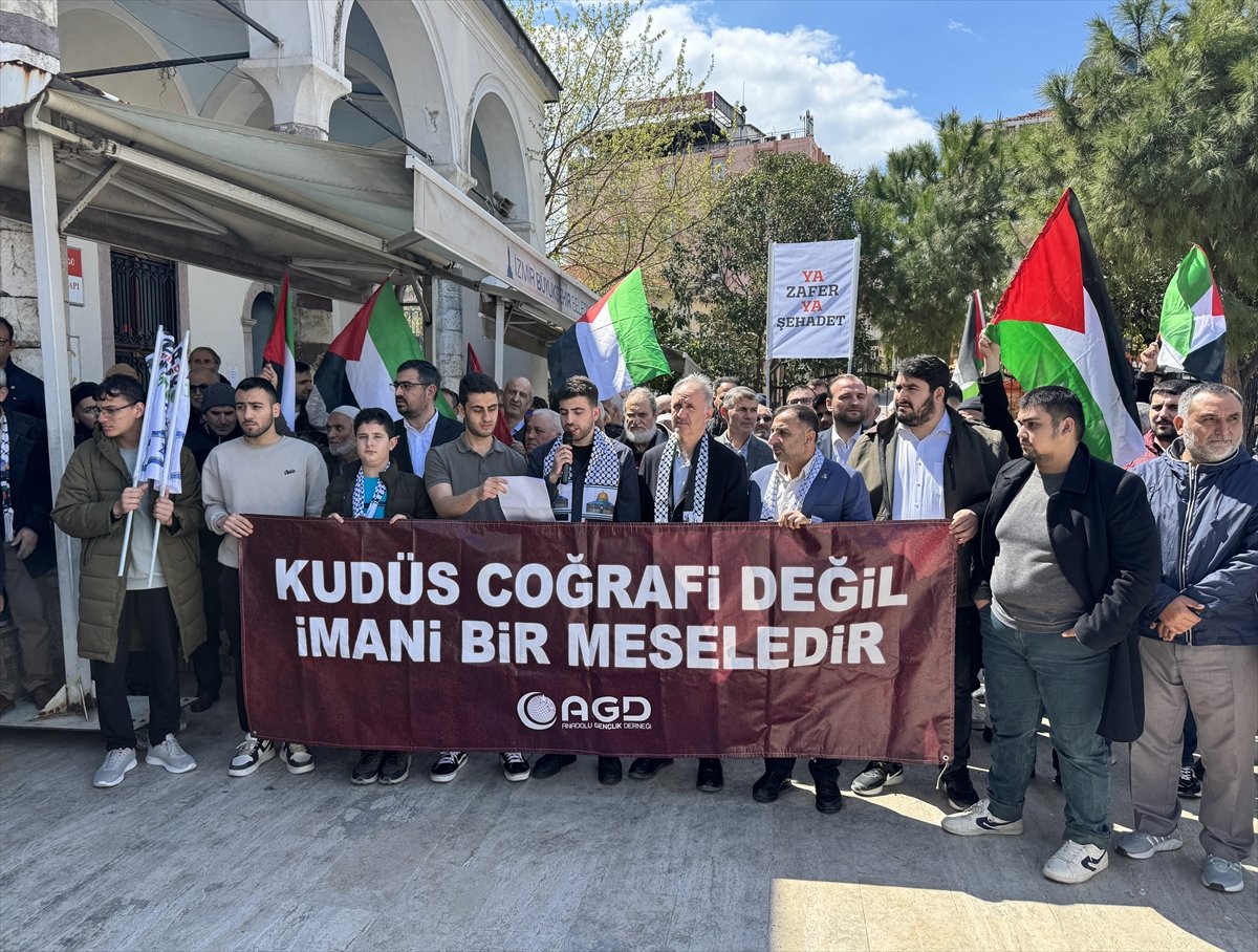 İsrail'in saldırıları ve Mescid-i Aksa'nın ibadete kapatılması İzmir'de protesto edildi