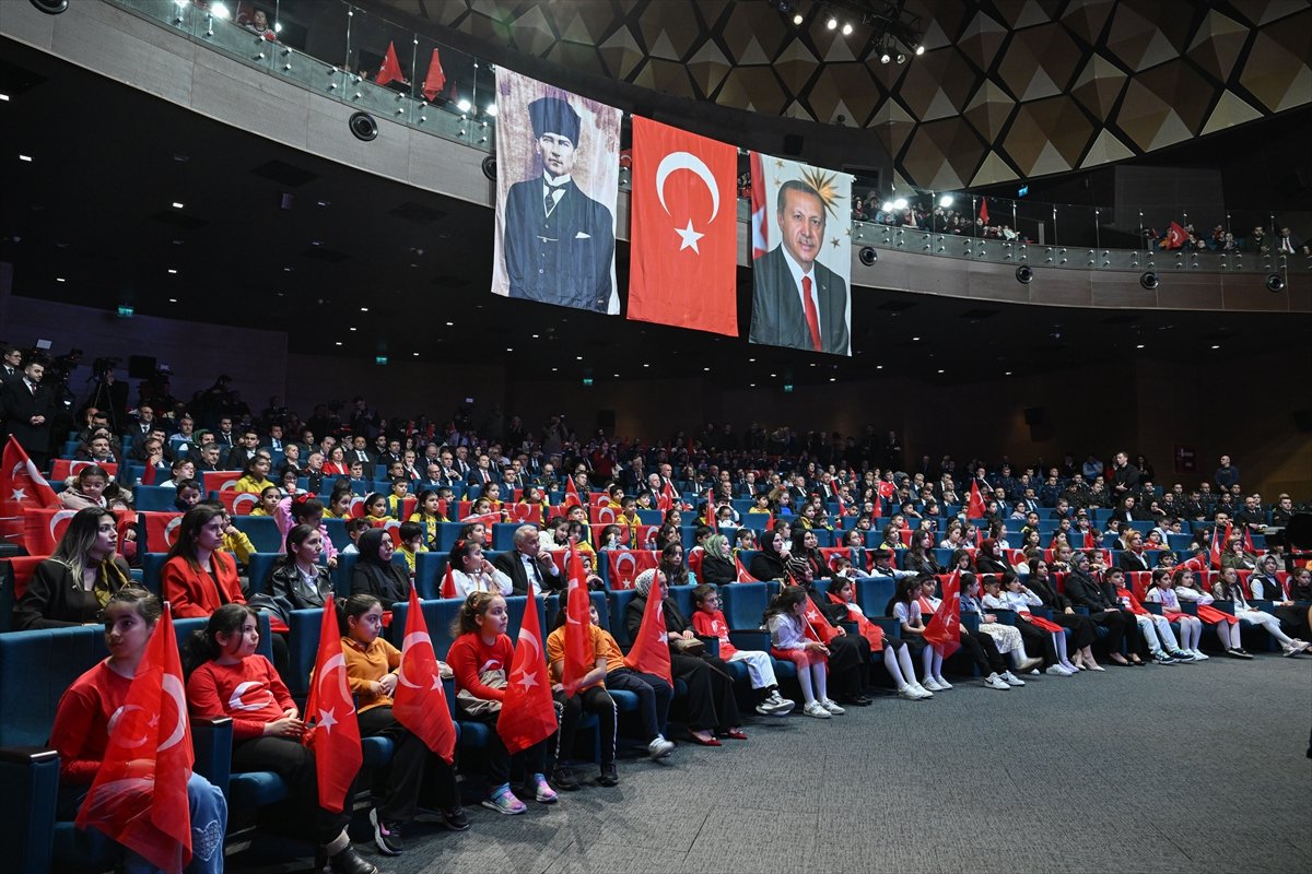 İstanbul Valiliği ile İl Milli Eğitim Müdürlüğünce 23 Nisan etkinliği yapıldı