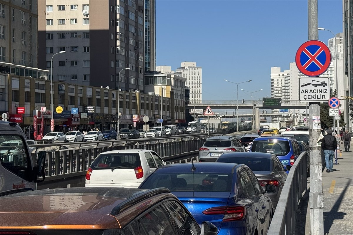 İSTANBULLULARIN OTOPARK ÇİLESİ - İstanbul'da uygun park yeri bulmak, trafikte ilerlemek kadar zor