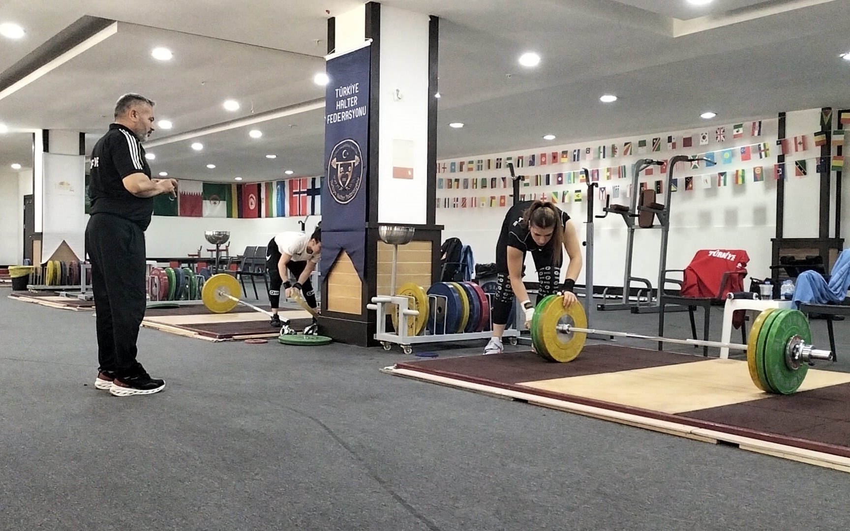Kadın halterciler Avrupa Şampiyonası'na Antalya'da hazırlanıyor