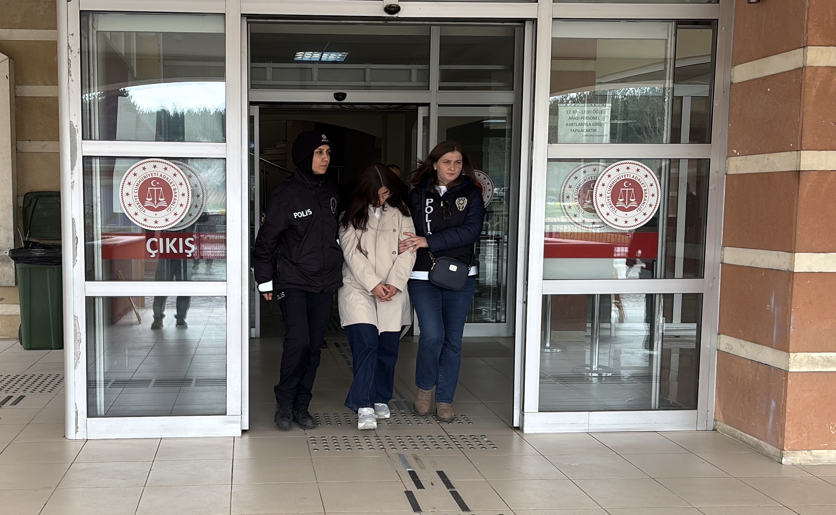 Kastamonu'da çöp konteynerinin yanında bulunan bebeğin annesi yargılanıyor