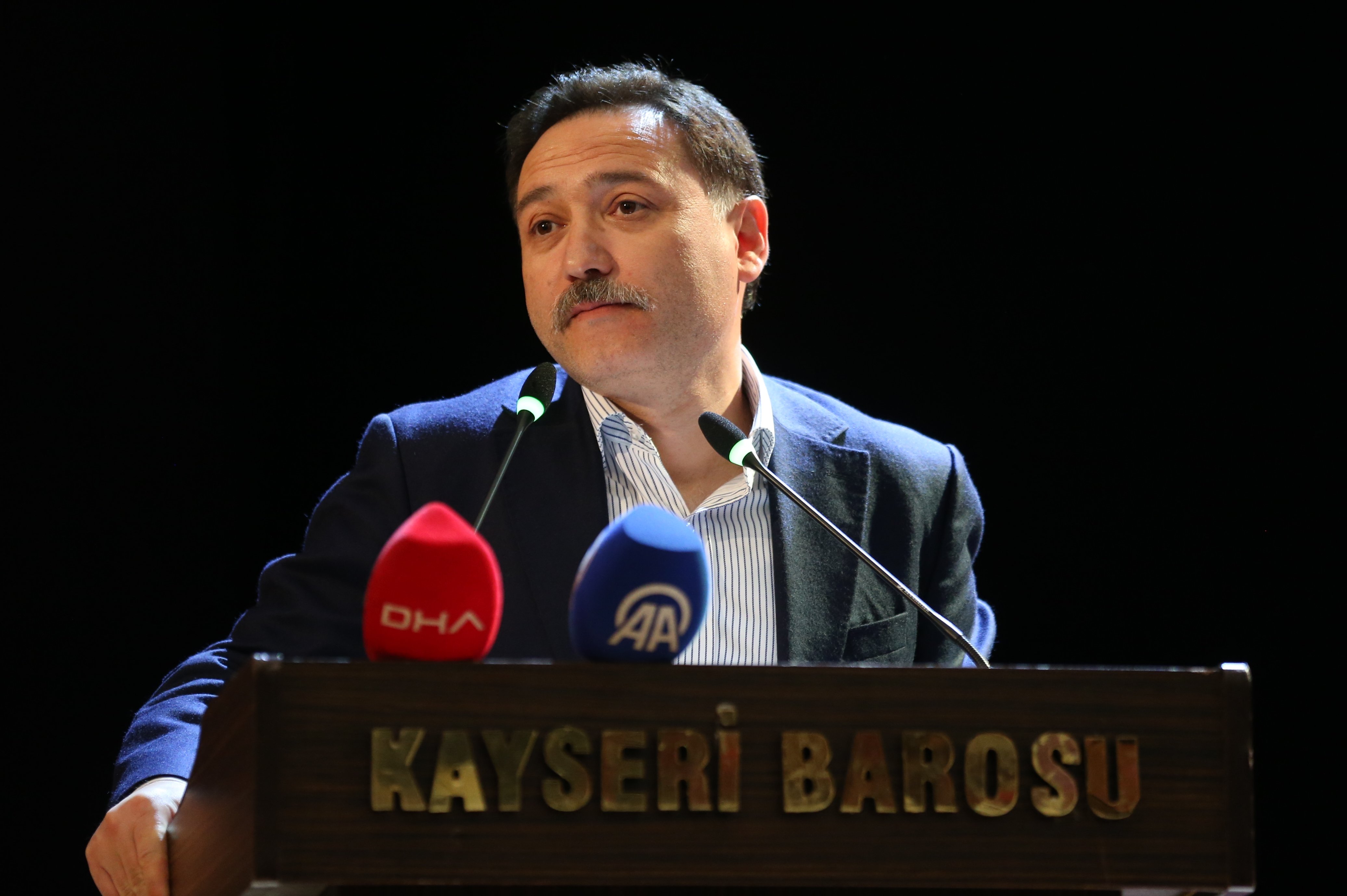 Kayseri'de avukatlar kendi günlerini konser vererek kutladı