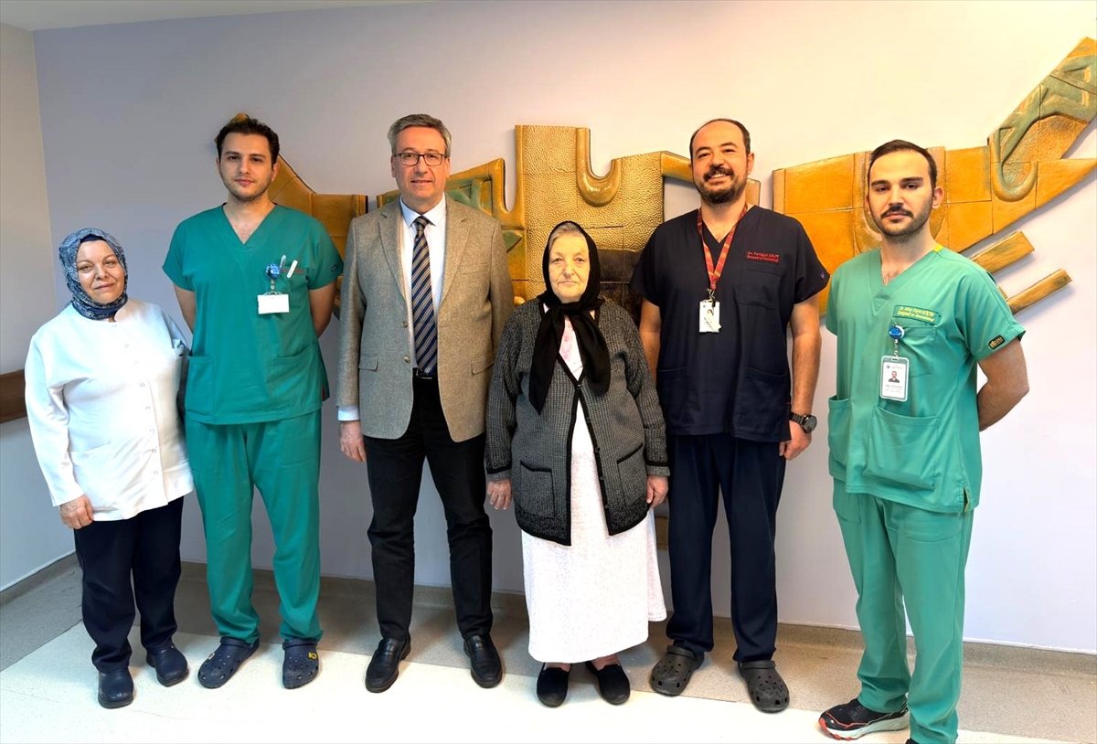 Kayseri'de yaşlı kadının kalça çevresinden 3,7 kilogram tümör çıkarıldı