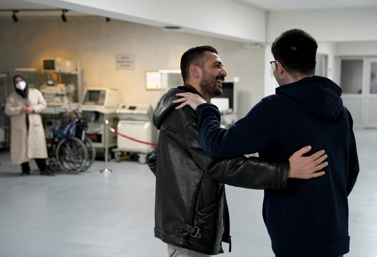 Kendisinden 4 gün önce kalp nakli olan hastane arkadaşına ilk sözü 'Abi kurtulduk' oldu