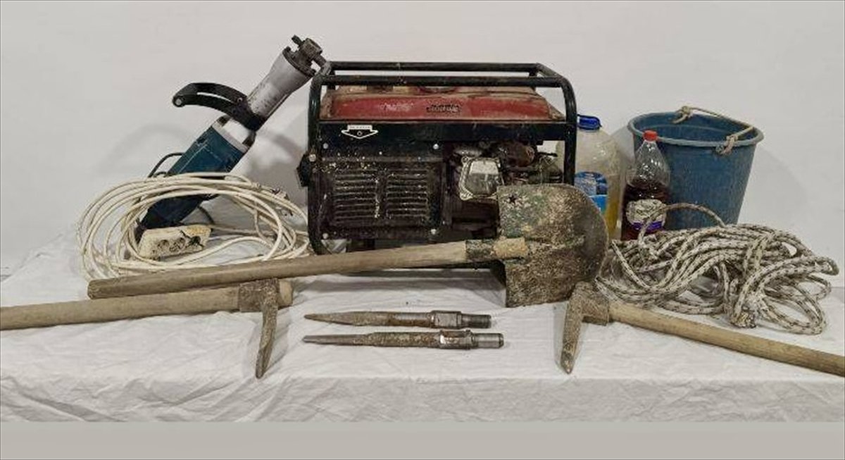 Kırşehir'de izinsiz kazı yapan 4 zanlı suçüstü yakalandı