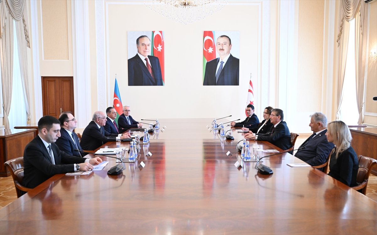 KKTC Başbakanı Üstel, Azerbaycan Başbakanı Asadov'la görüştü