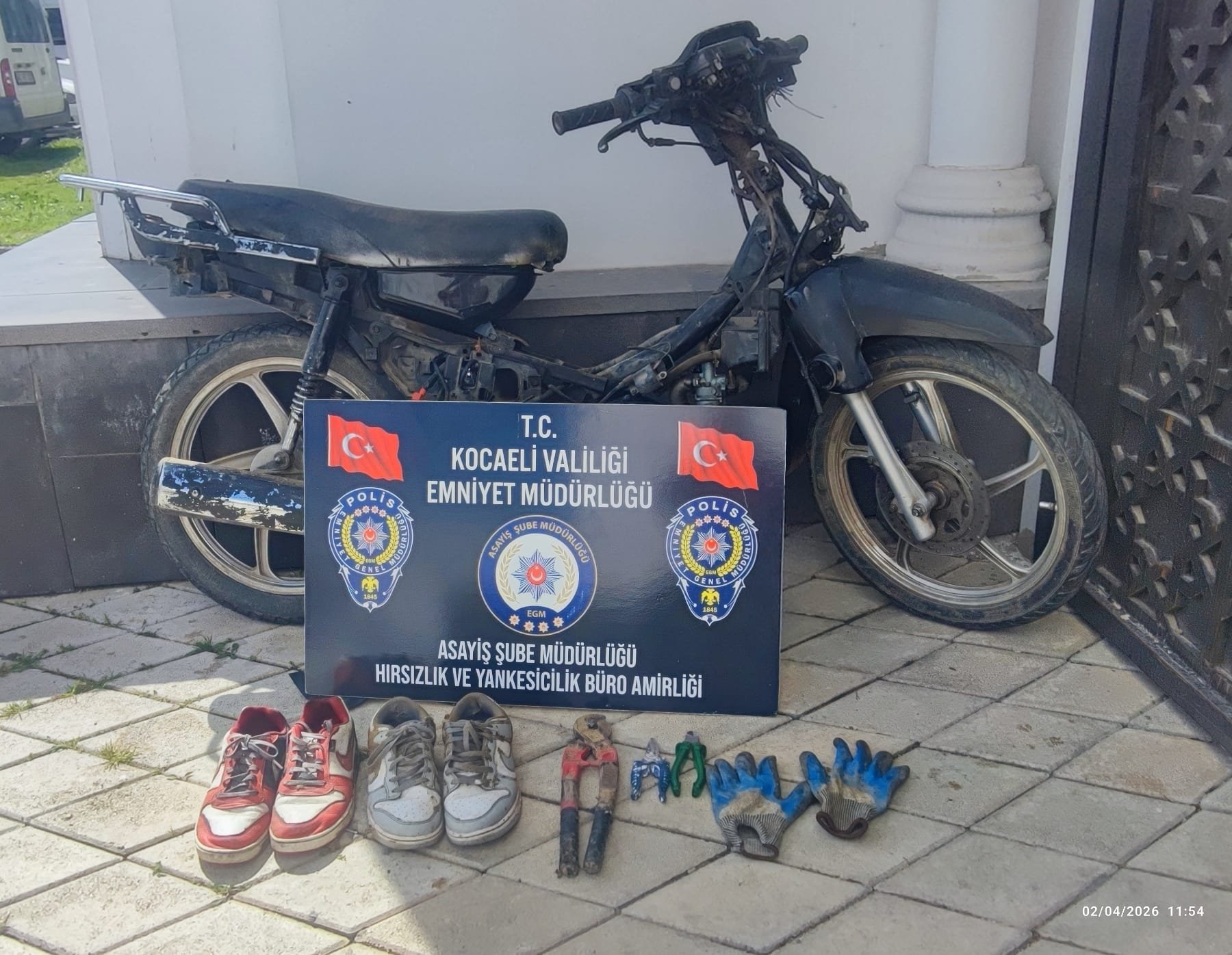 Kocaeli'de kablo hırsızlığı yaptıkları iddiasıyla 2 zanlı tutuklandı