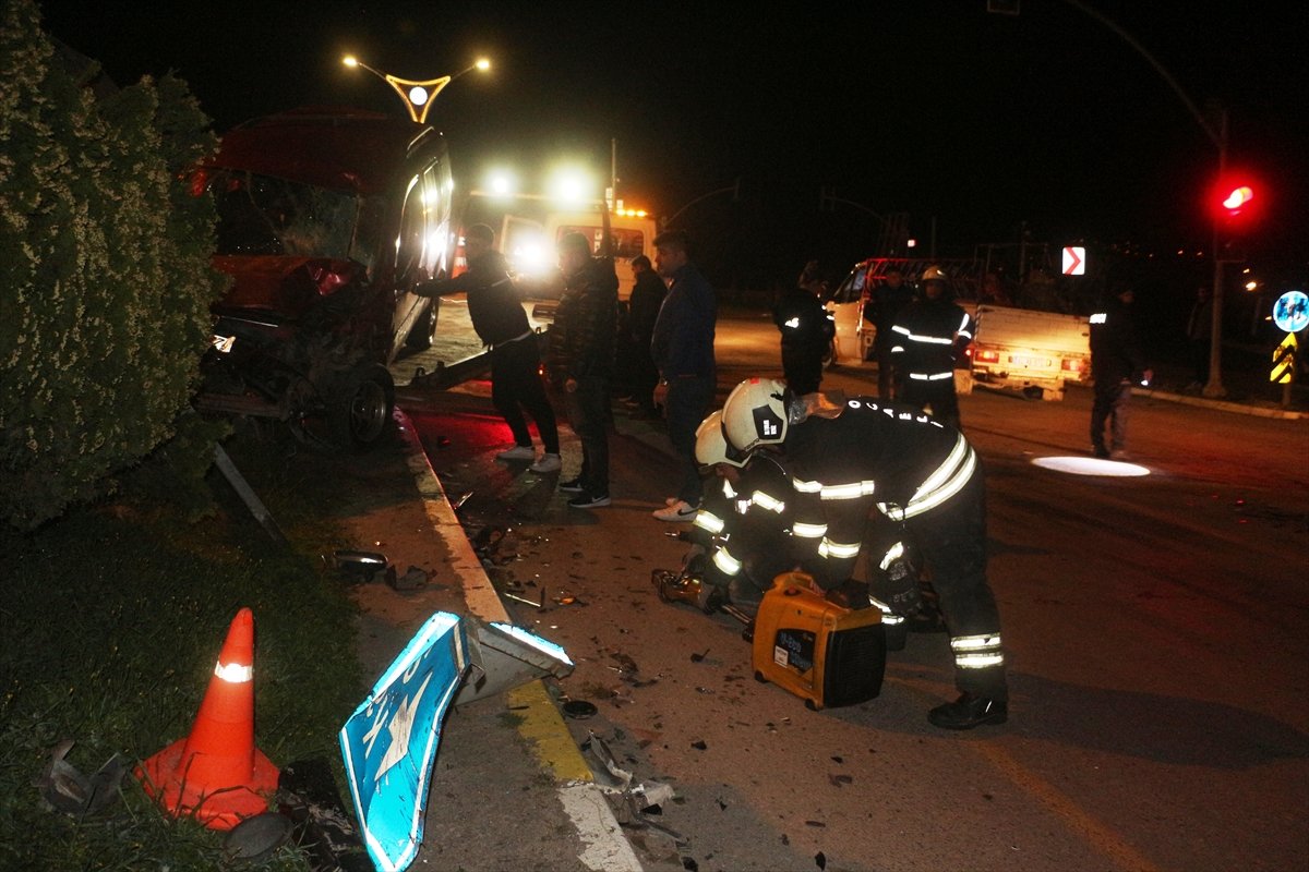 Kocaeli'de trafik kazasında 1'i ağır 4 kişi yaralandı