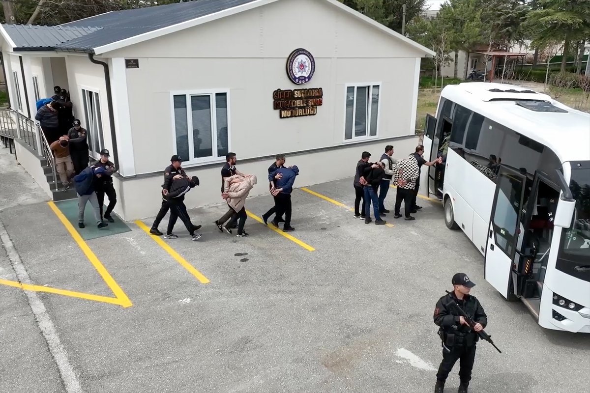 Konya merkezli dolandırıcılık operasyonunda 16 zanlı tutuklandı