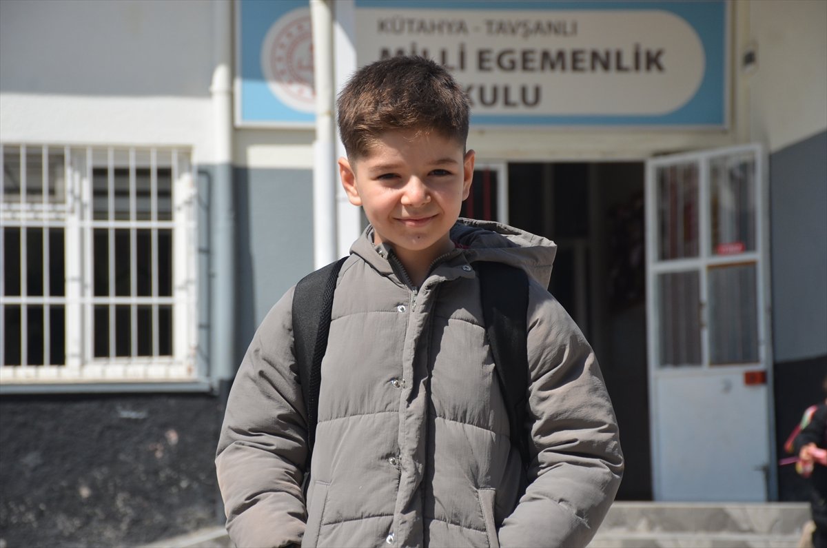 Küçük Niyazi Hamza'dan Gazzeli yaşıtlarına hediye paketleri