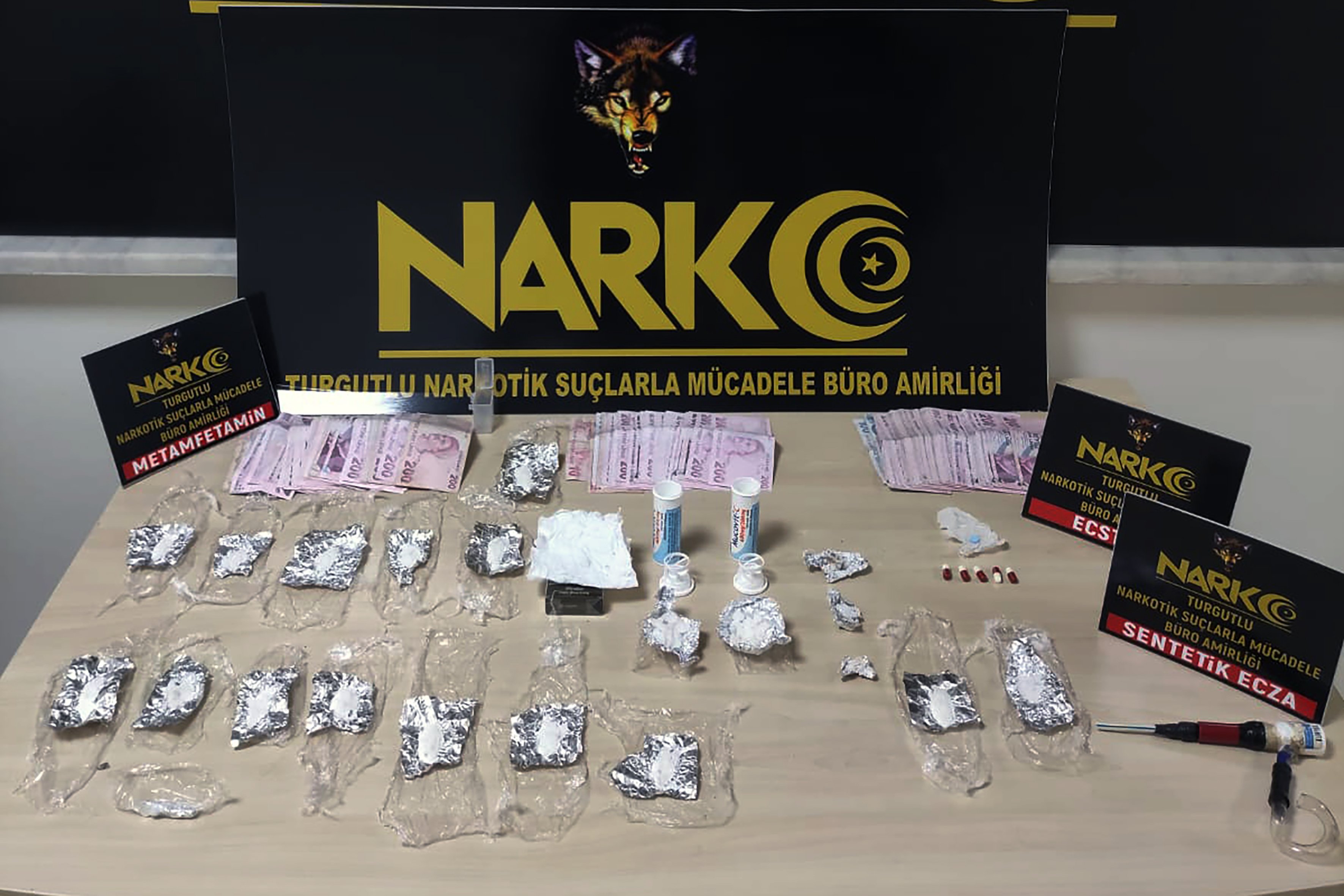 Manisa'da uyuşturucu operasyonunda 3 şüpheli tutuklandı