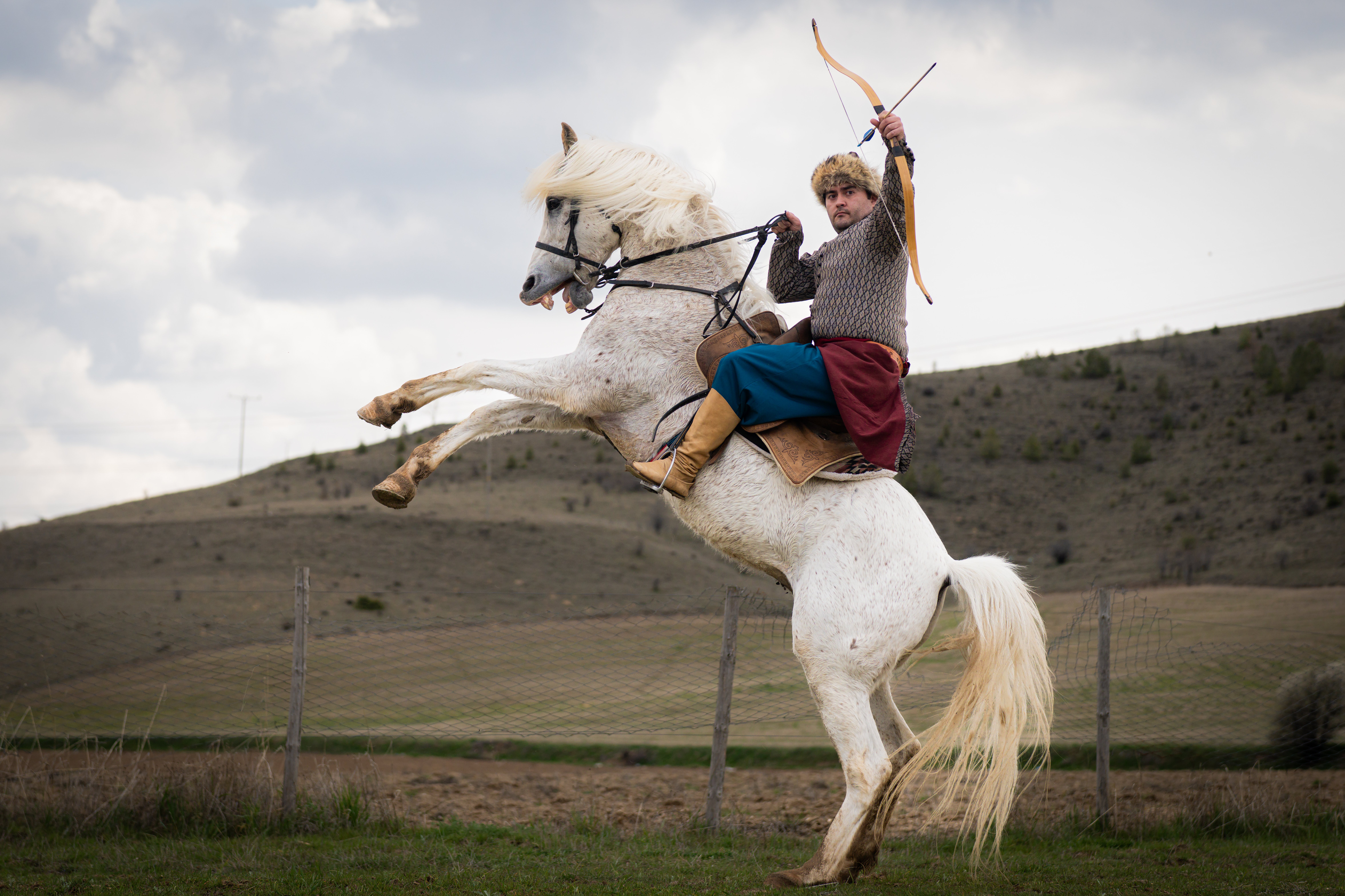 Milli atlı okçu avukat Alptekin uluslararası yarışmalarda Türkiye'yi temsil ediyor