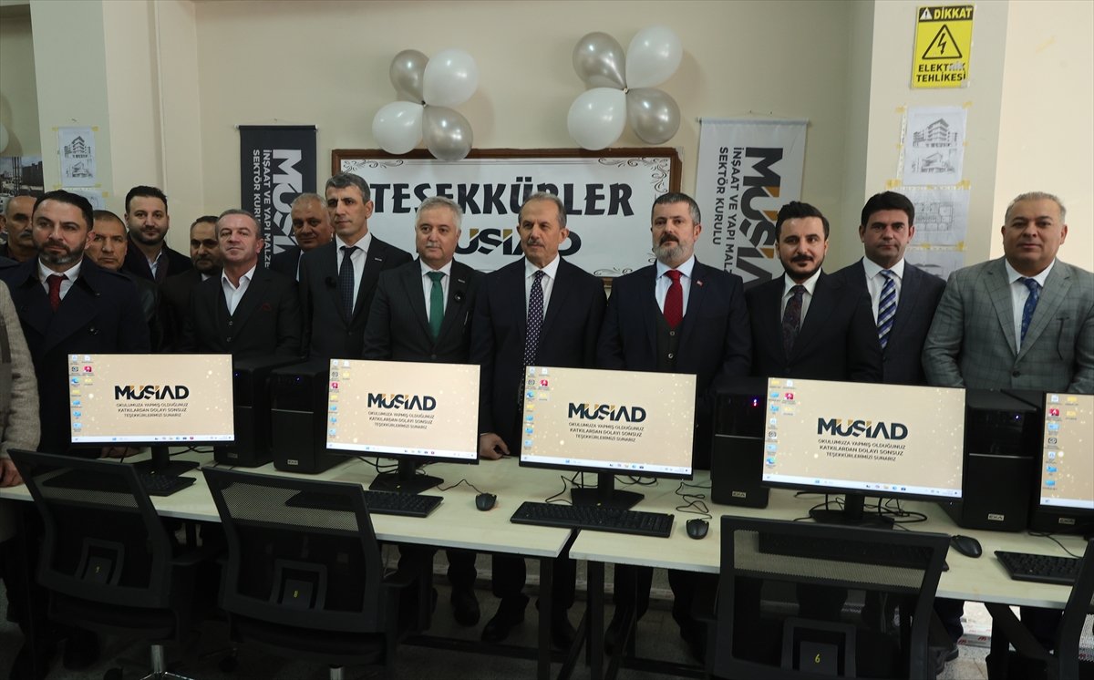 MÜSİAD Hakkari'de iki bilgisayar atölyesi kurdu