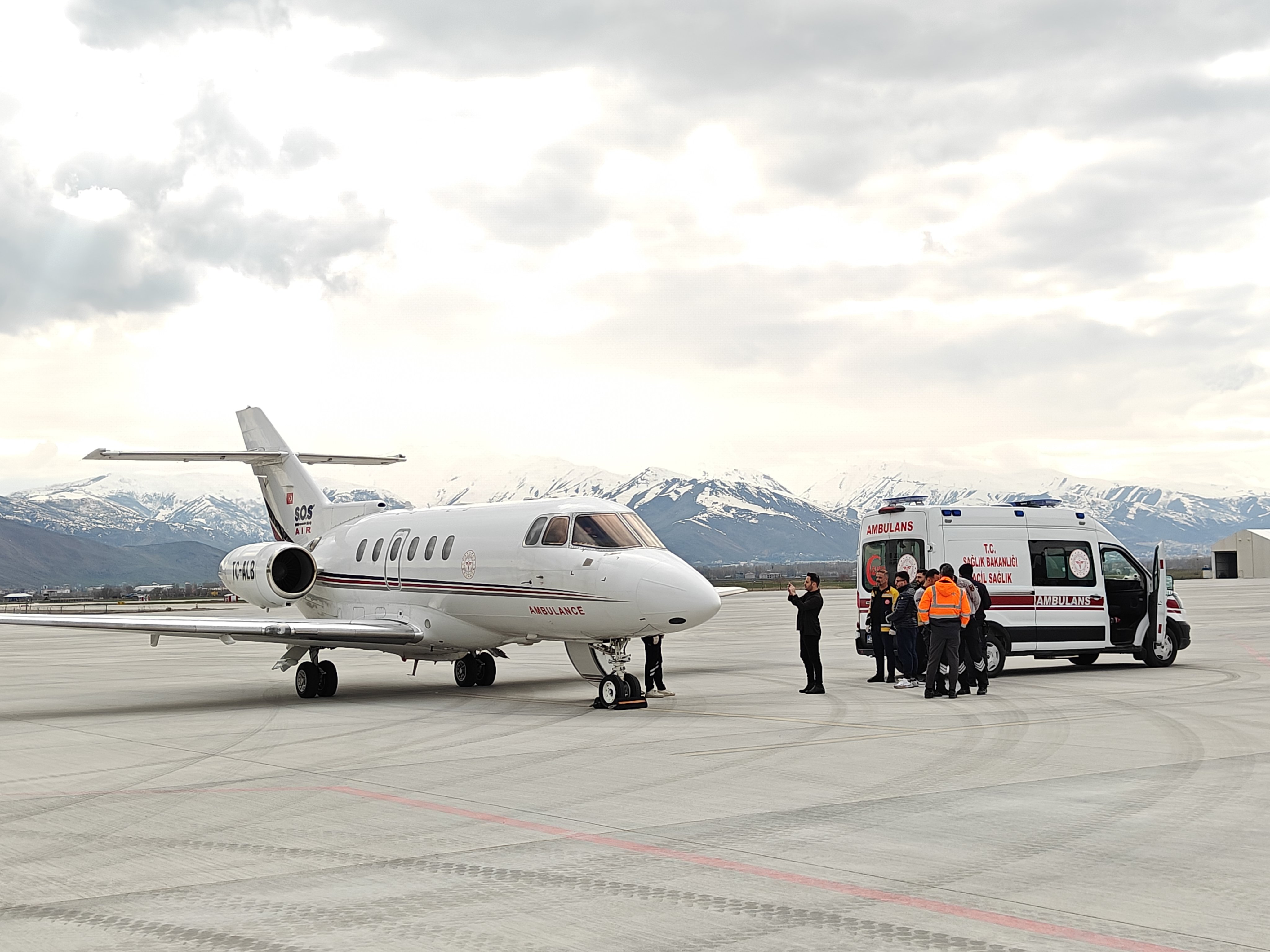Muş'ta ambulans uçak 2 günlük bebek için havalandı
