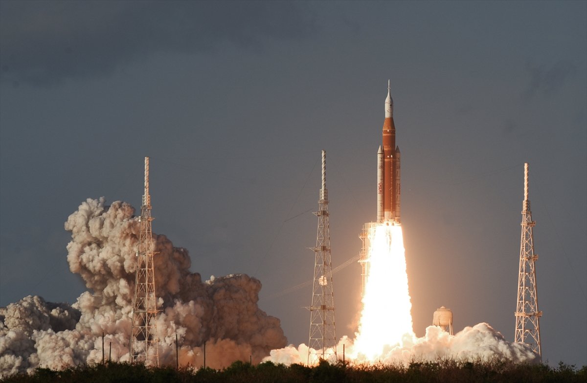 NASA Artemis II görevi kapsamında Orion uzay aracını Ay'a fırlattı