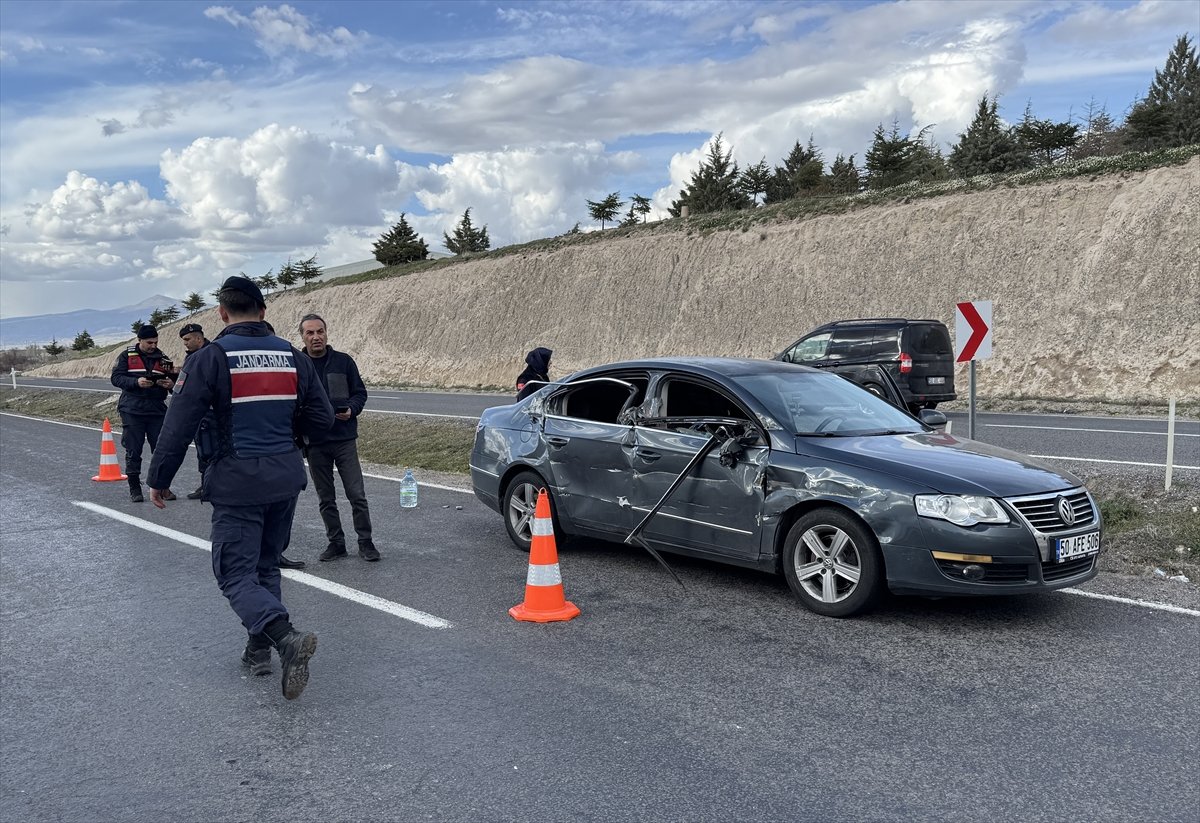 Nevşehir'de tırla çarpışan otomobildeki 1 çocuk öldü, 2 kişi yaralandı