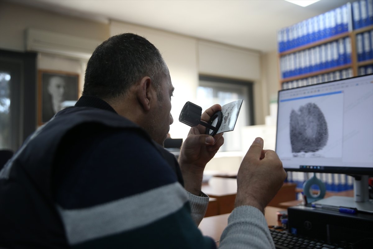 Olay yeri inceleme polisleri vatandaşın huzuru için maganda kurşunlarının izini sürüyor