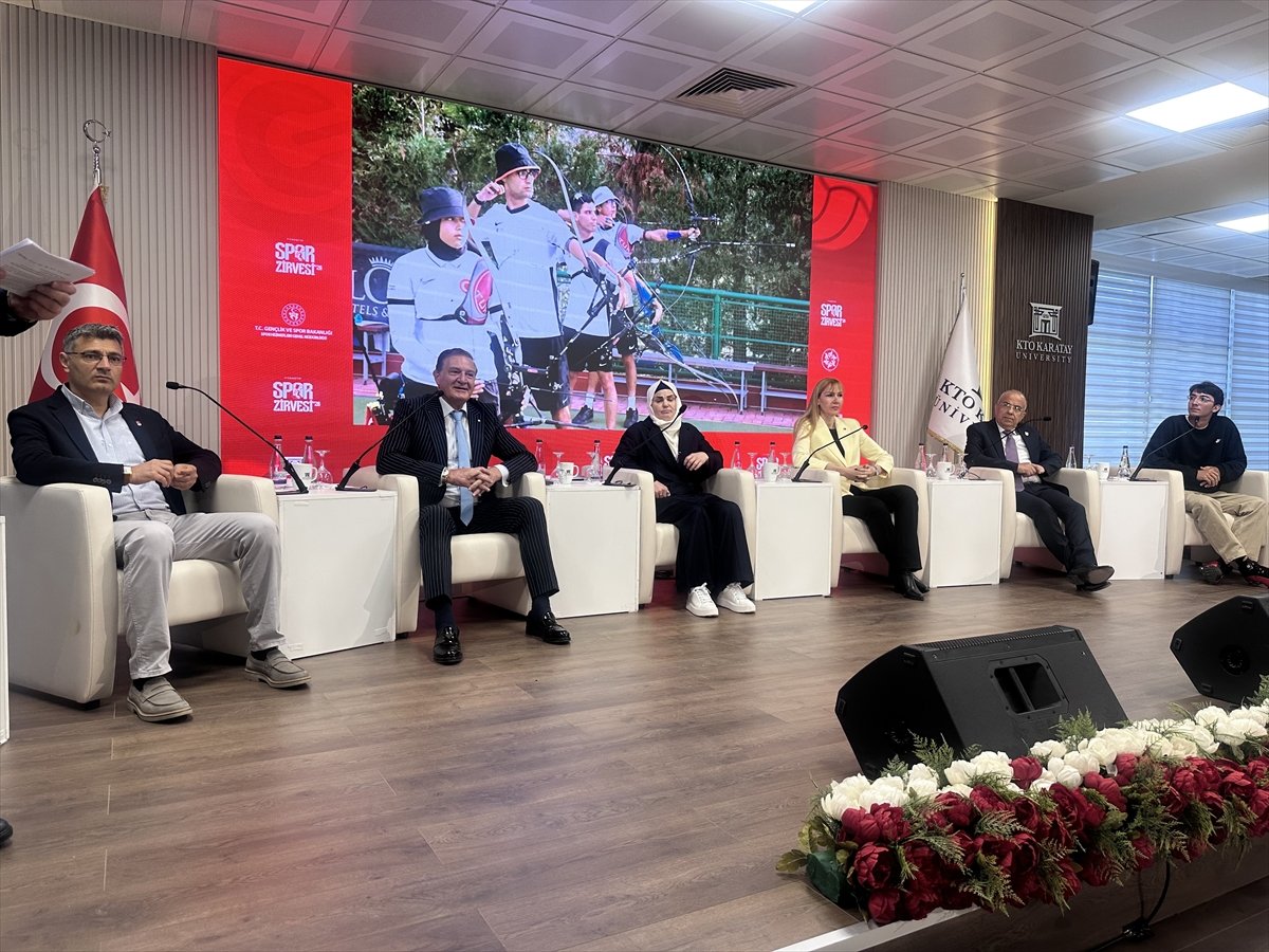 Proaktif Spor Zirvesi'nde sporun öncüleri gençlerle buluştu