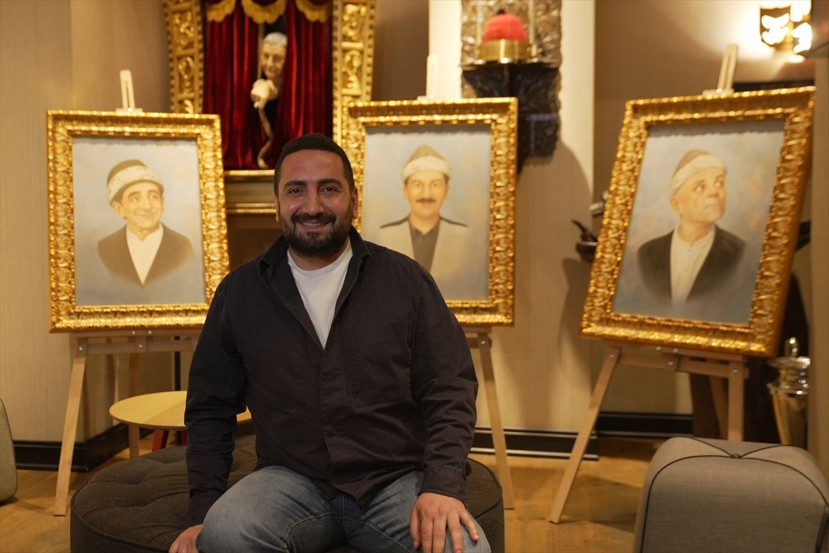 Ressam Cem Kebenç'in 'Kavuklu Serisi' Baba Sahne'de sanatseverlerle buluştu
