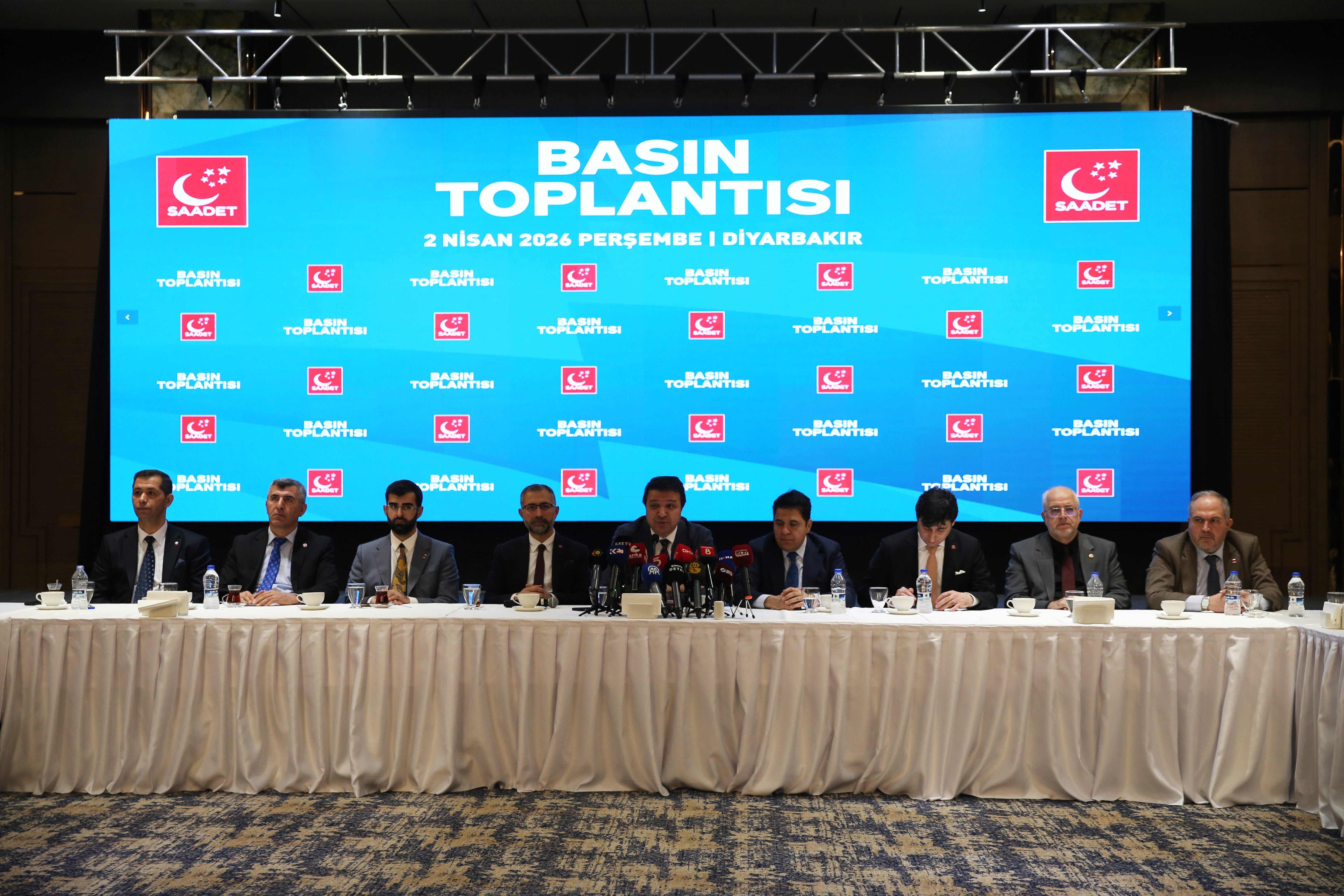 Saadet Partisi Genel Başkanı Arıkan, Diyarbakır'da gazetecilerle buluştu: