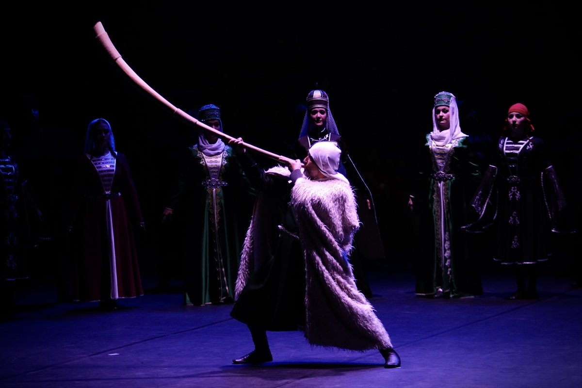 Samsun'da, Çerkez sürgününü konu alan 'Ateşin Çocukları Nartlar' dans gösterisi gerçekleştirildi