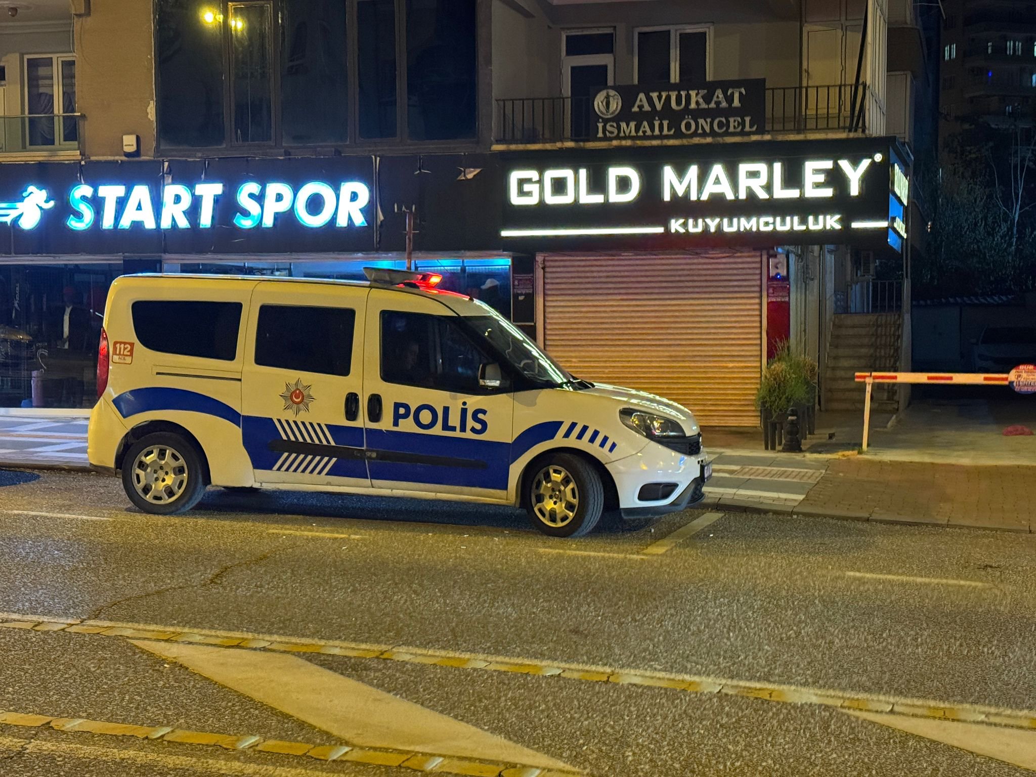 Şanlıurfa'da silahlı kişi kuyumcuyu soydu