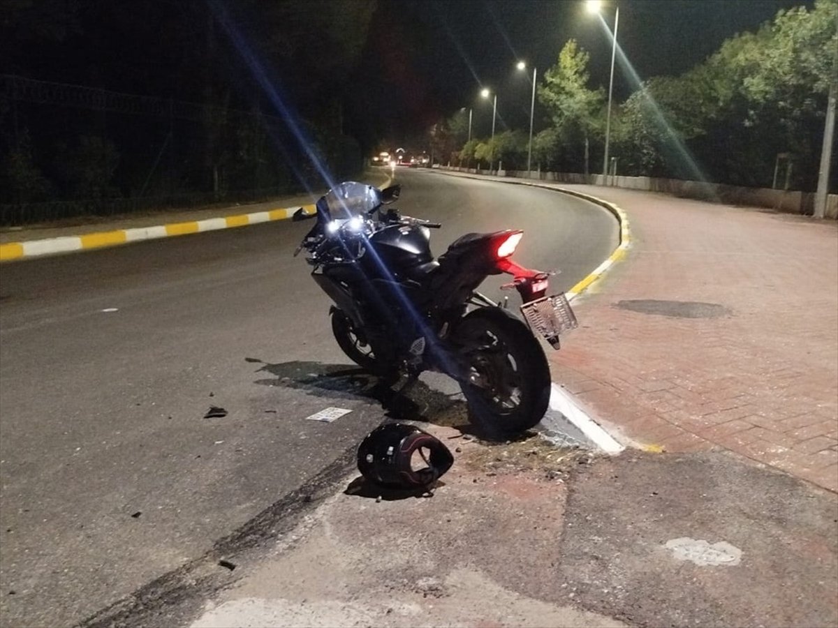 Serik'te midibüs ile motosiklet çarpıştı, 1 kişi yaralandı