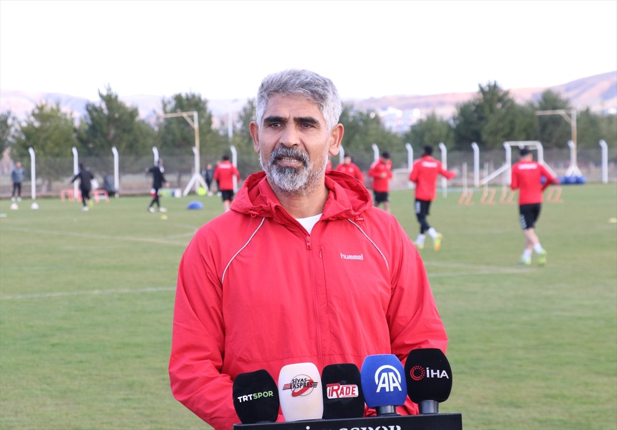 Sivasspor Teknik Direktörü İsmet Taşdemir'den play-off açıklaması: