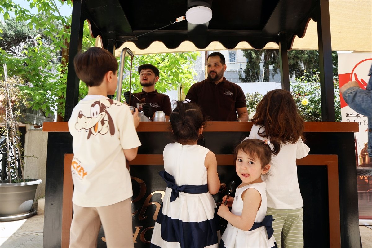 Ürdün'de yaşayan Türk çocukları her hafta Yunus Emre Enstitüsü'ndeki 'Köklere Tutunmak' etkinliğinde buluşuyor