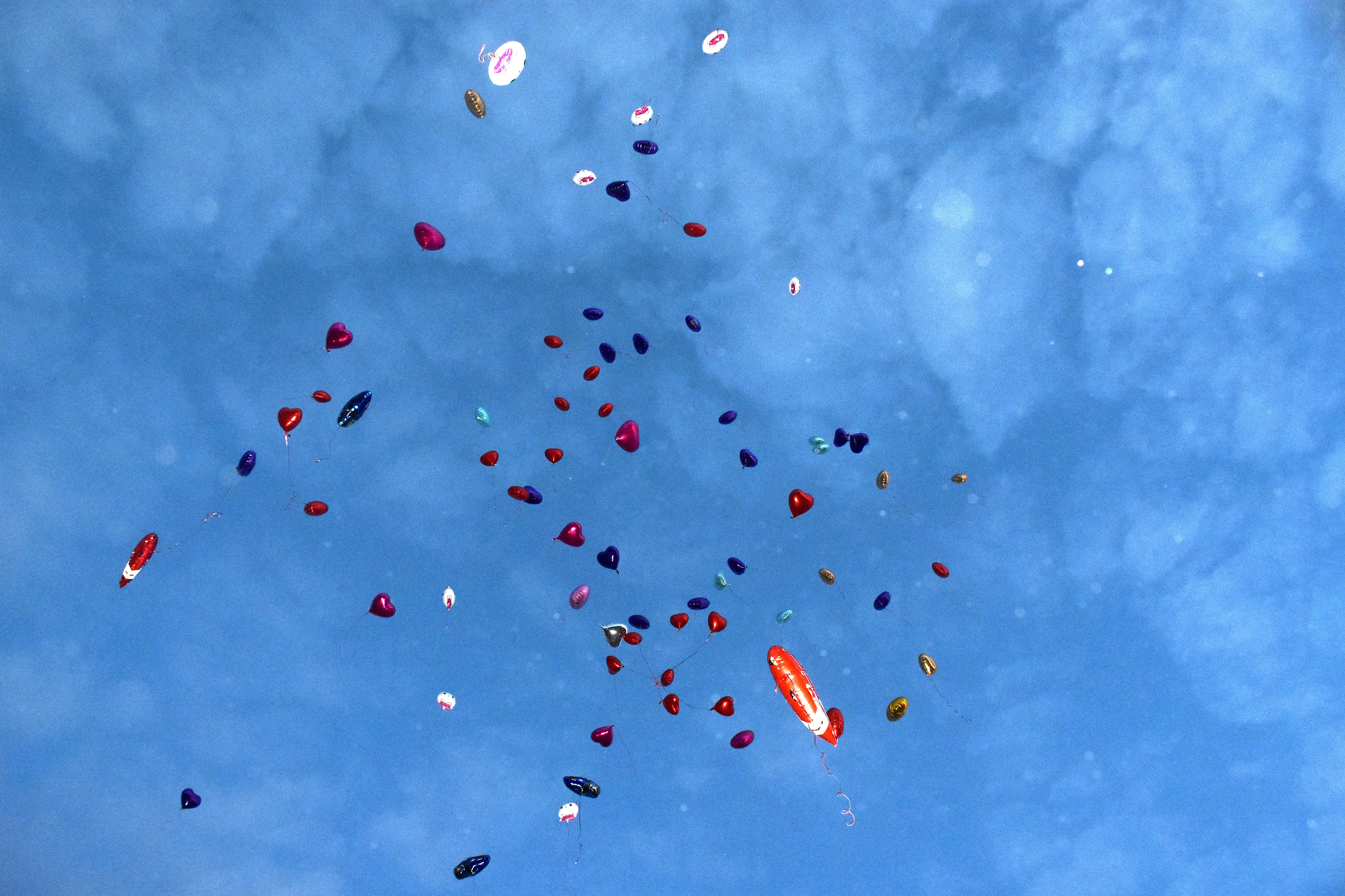 Van'da lösemili çocuklar için gökyüzüne balon bırakıldı