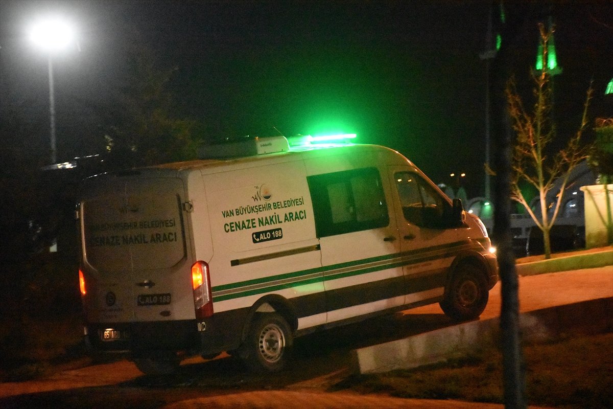 Van'da sahipsiz köpeklerin saldırısı sonucu bir çocuk hayatını kaybetti, bir çocuk yaralandı