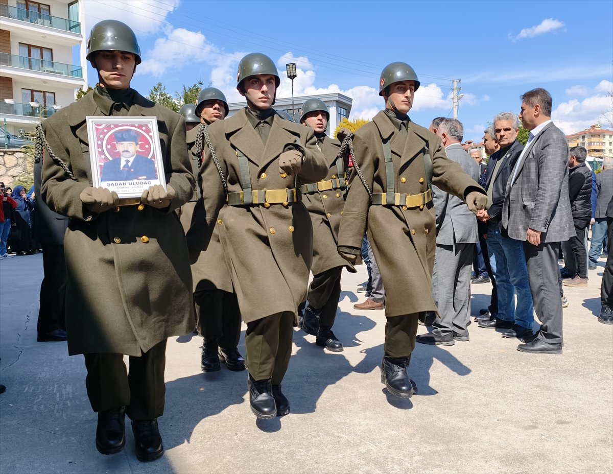 Vefat eden Kıbrıs gazisi Karabük'te son yolculuğuna uğurlandı